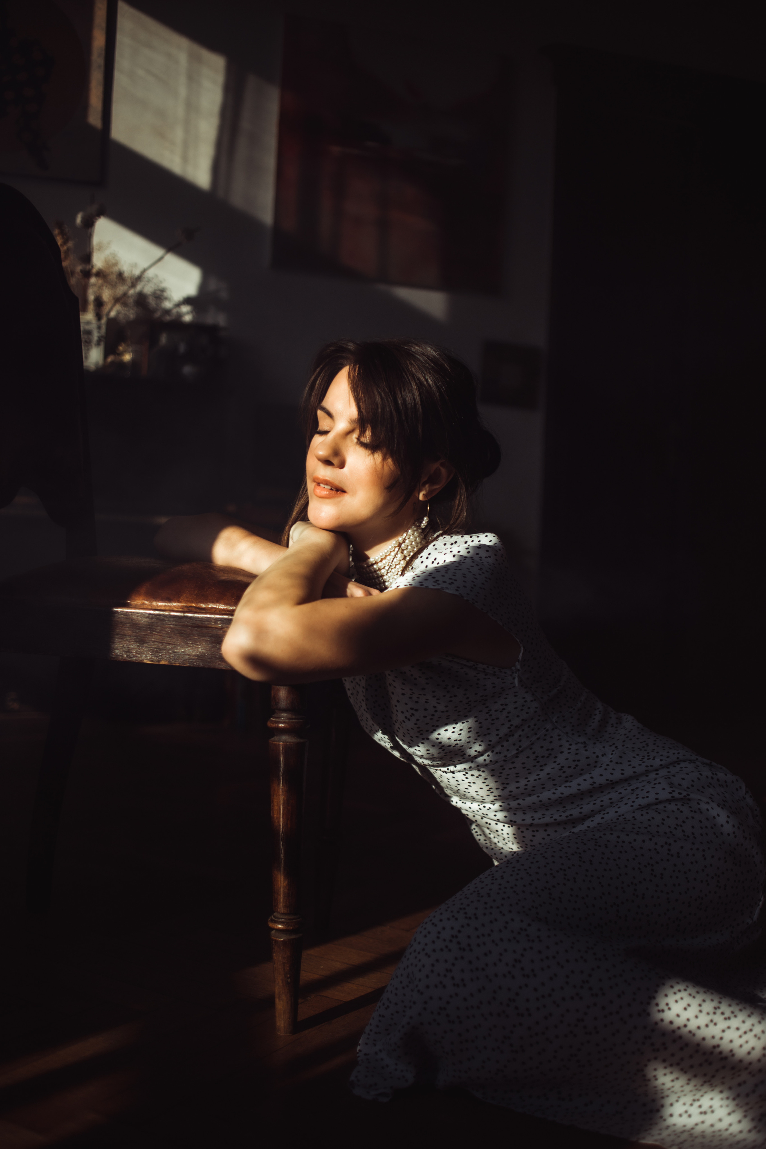 Атмосфера. Фотограф у студії, бізнес-портрети, контент для твого блогу чи бізнесу