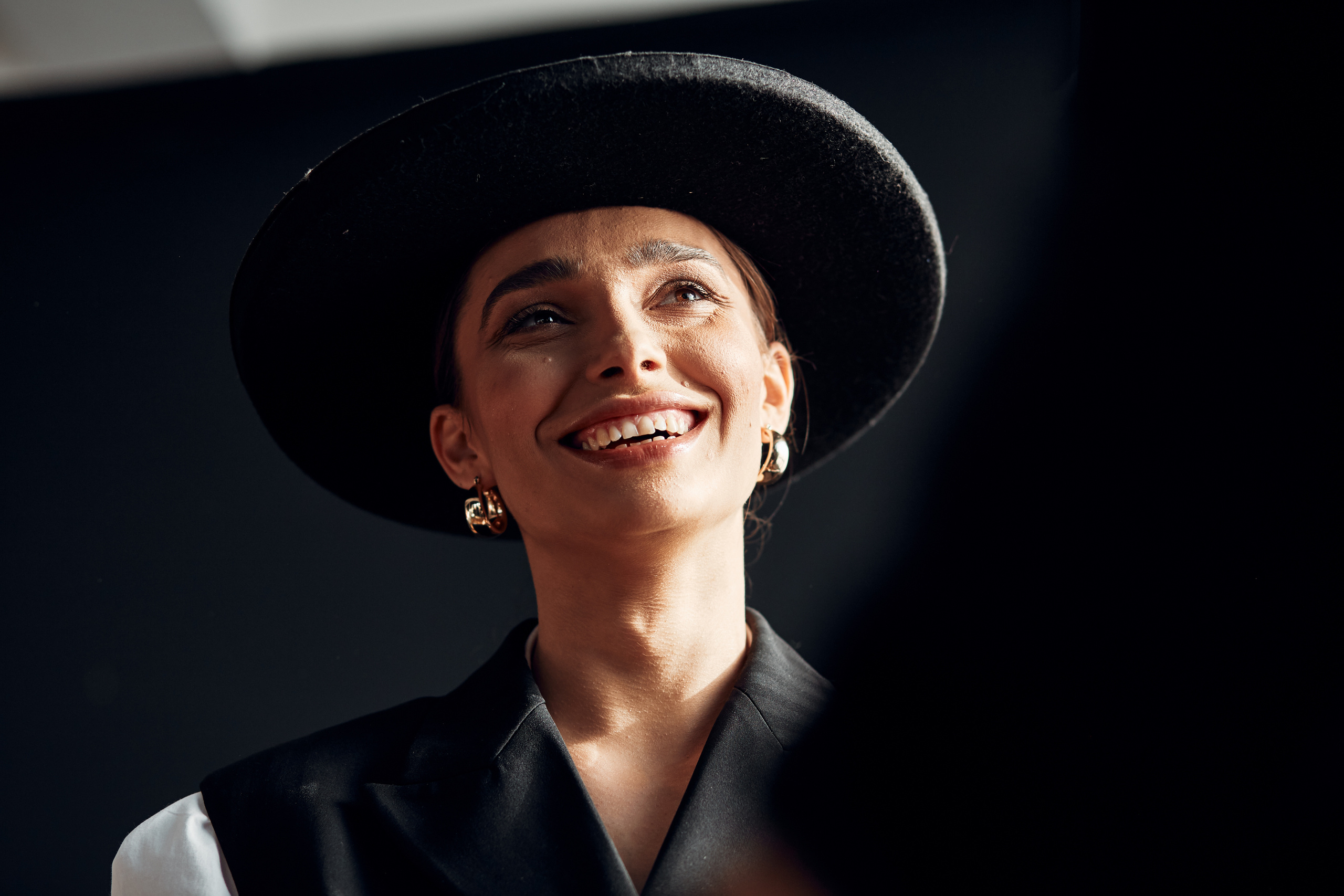 Фото у студії. Фотограф у студії, бізнес-портрети, контент для твого блогу чи бізнесу