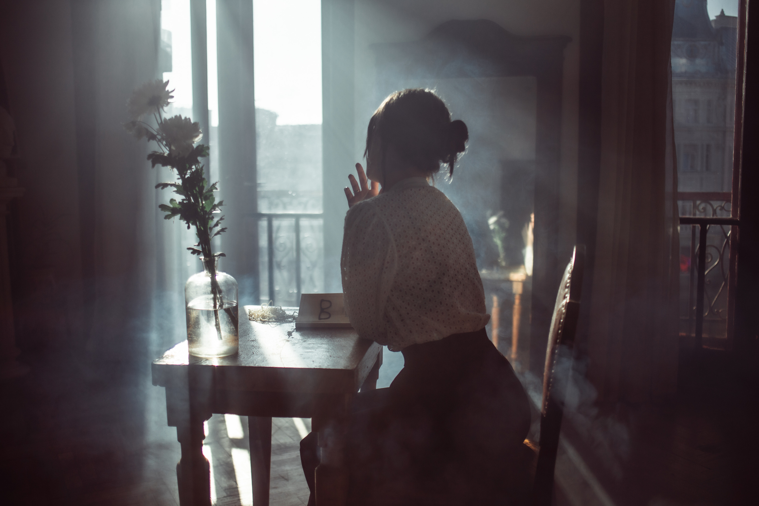 Атмосфера. Фотограф у студії, бізнес-портрети, контент для твого блогу чи бізнесу