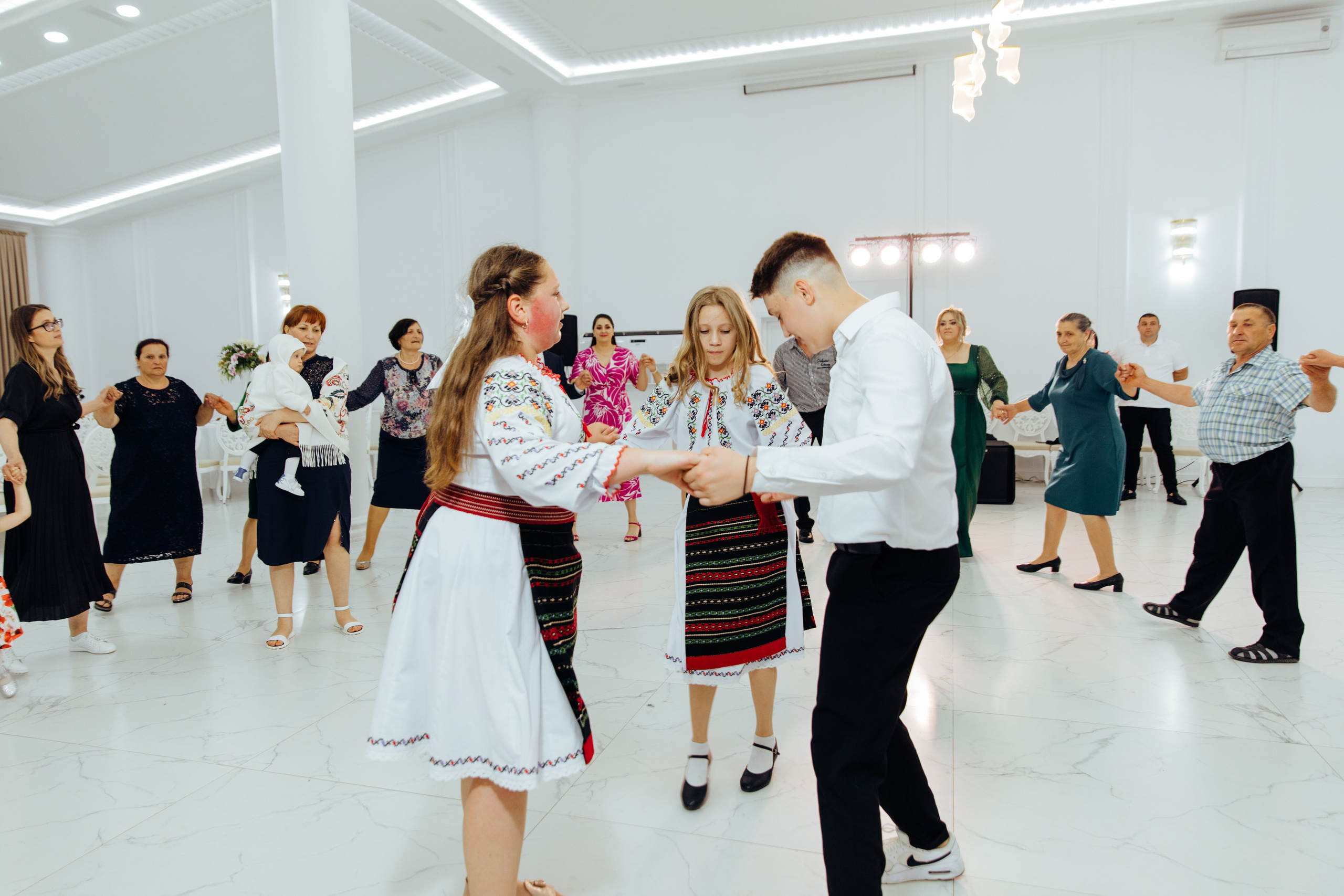 Ionel-Alessandro. Fotograf de nuntă și evenimente private!