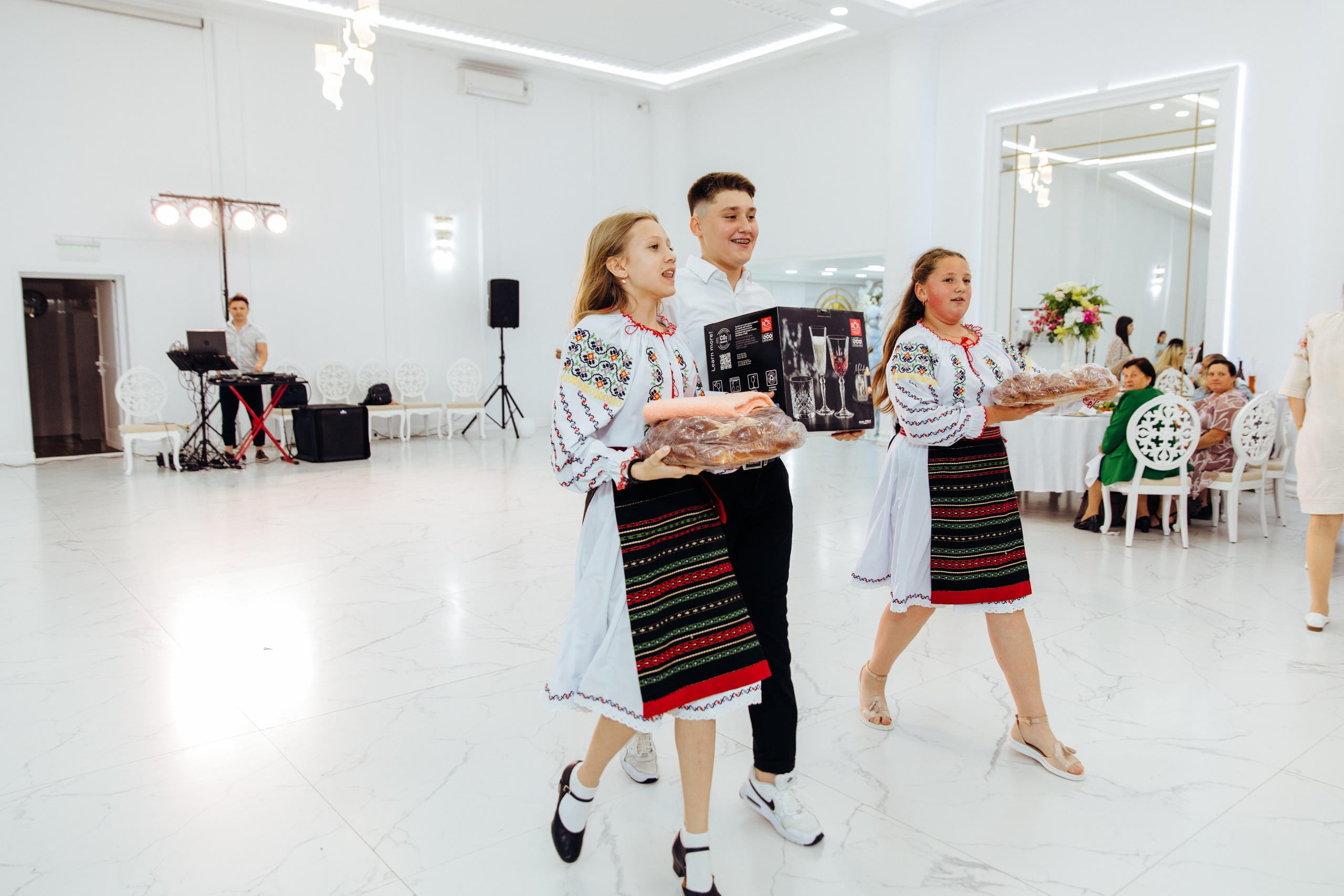 Ionel-Alessandro. Fotograf de nuntă și evenimente private!