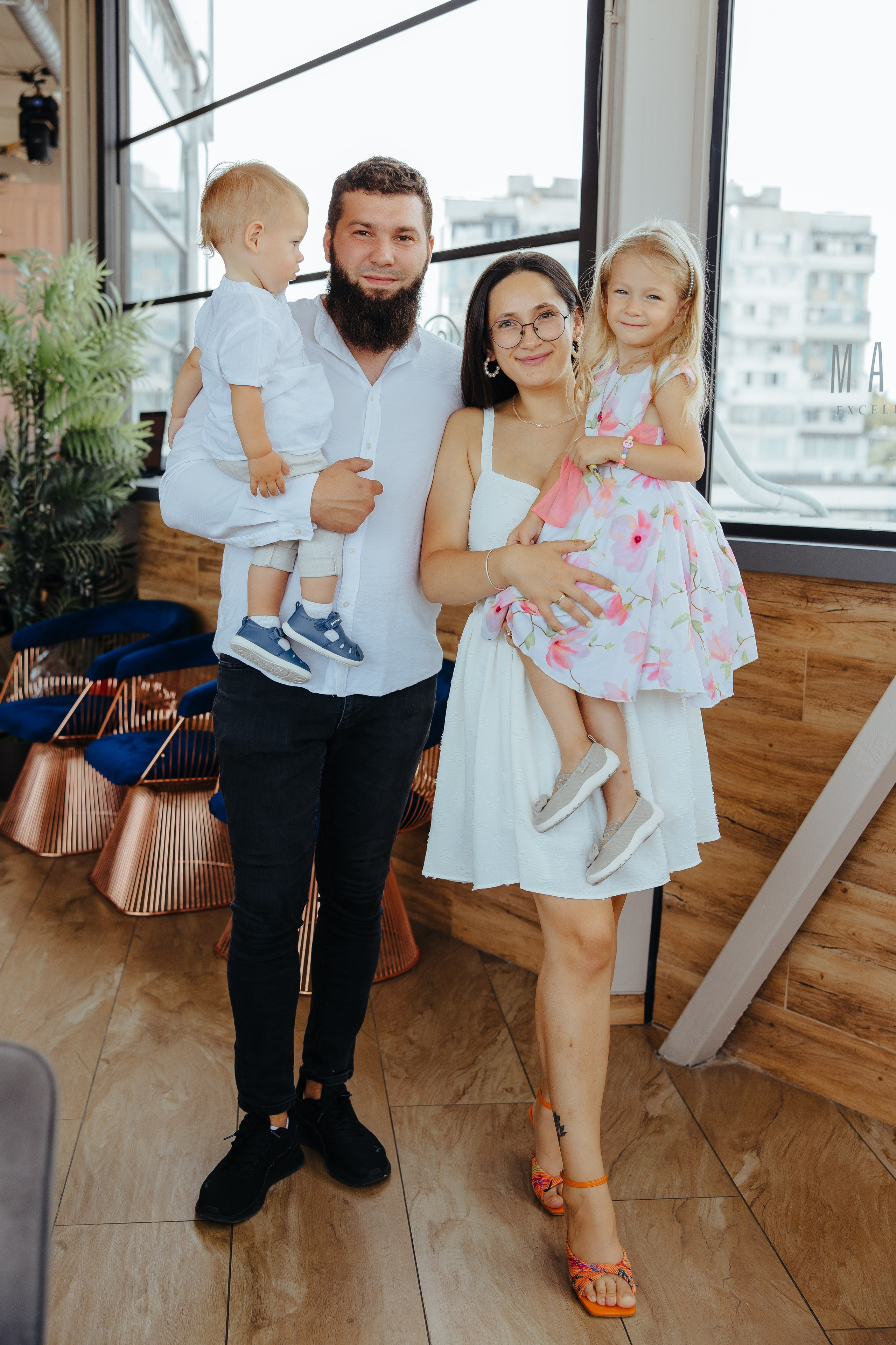 Nicoleta. Fotograf de nuntă și evenimente private!