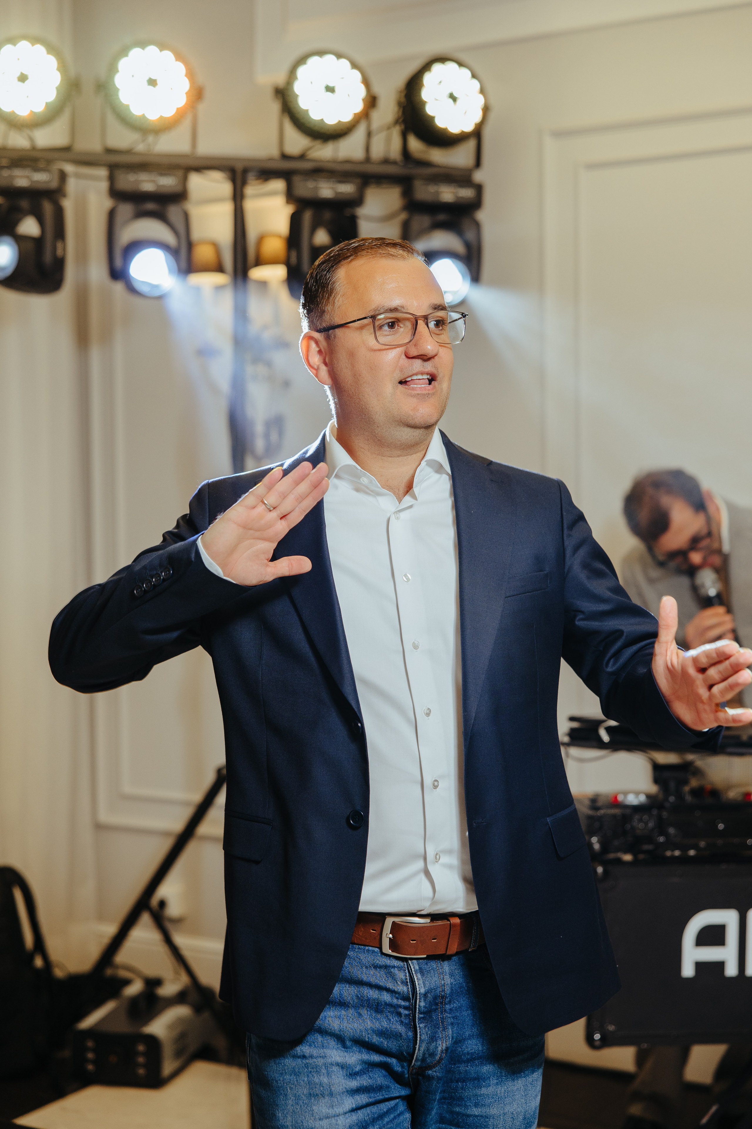 Mihai 40 ani. Fotograf de nuntă și evenimente private!