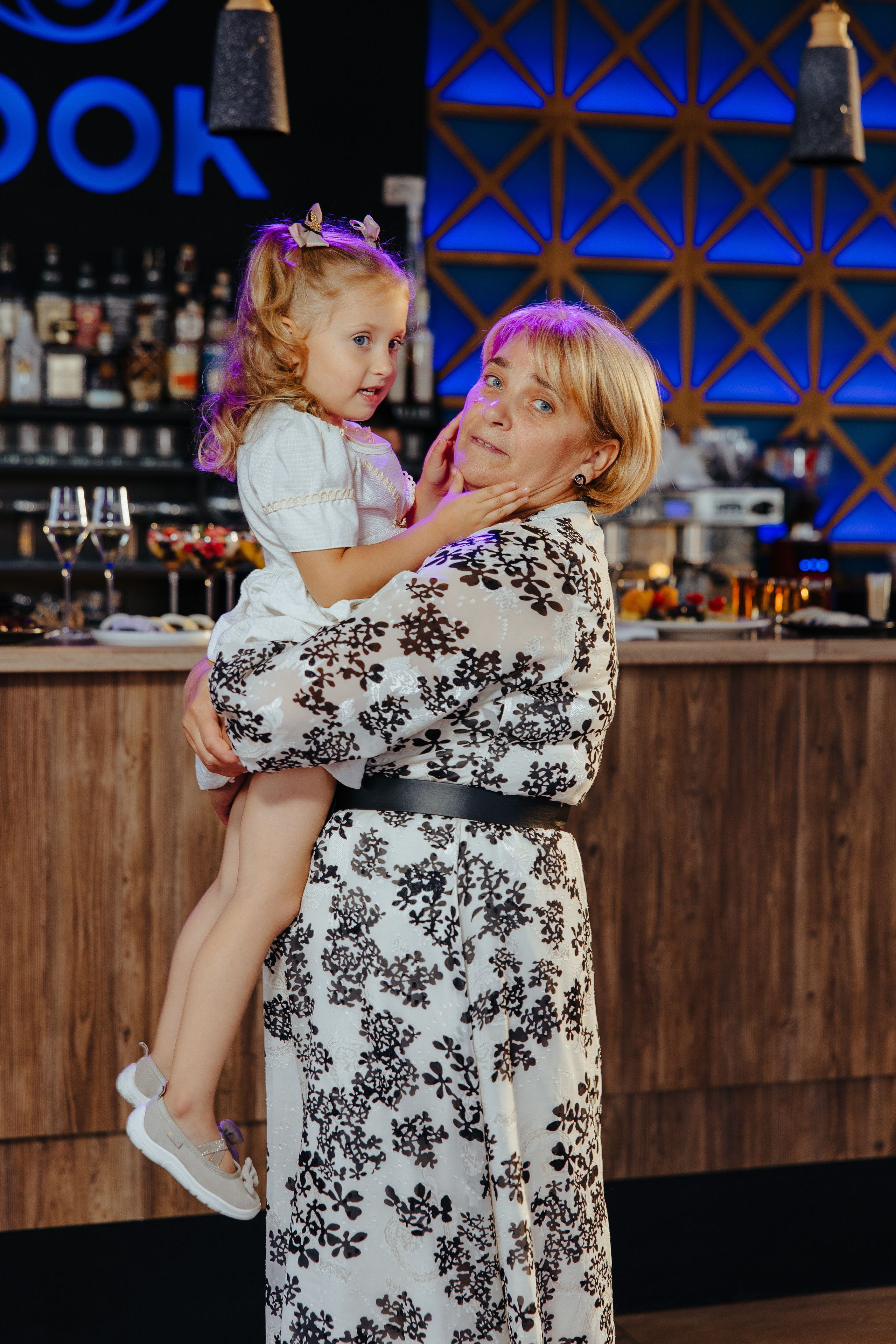 Nicoleta. Fotograf de nuntă și evenimente private!