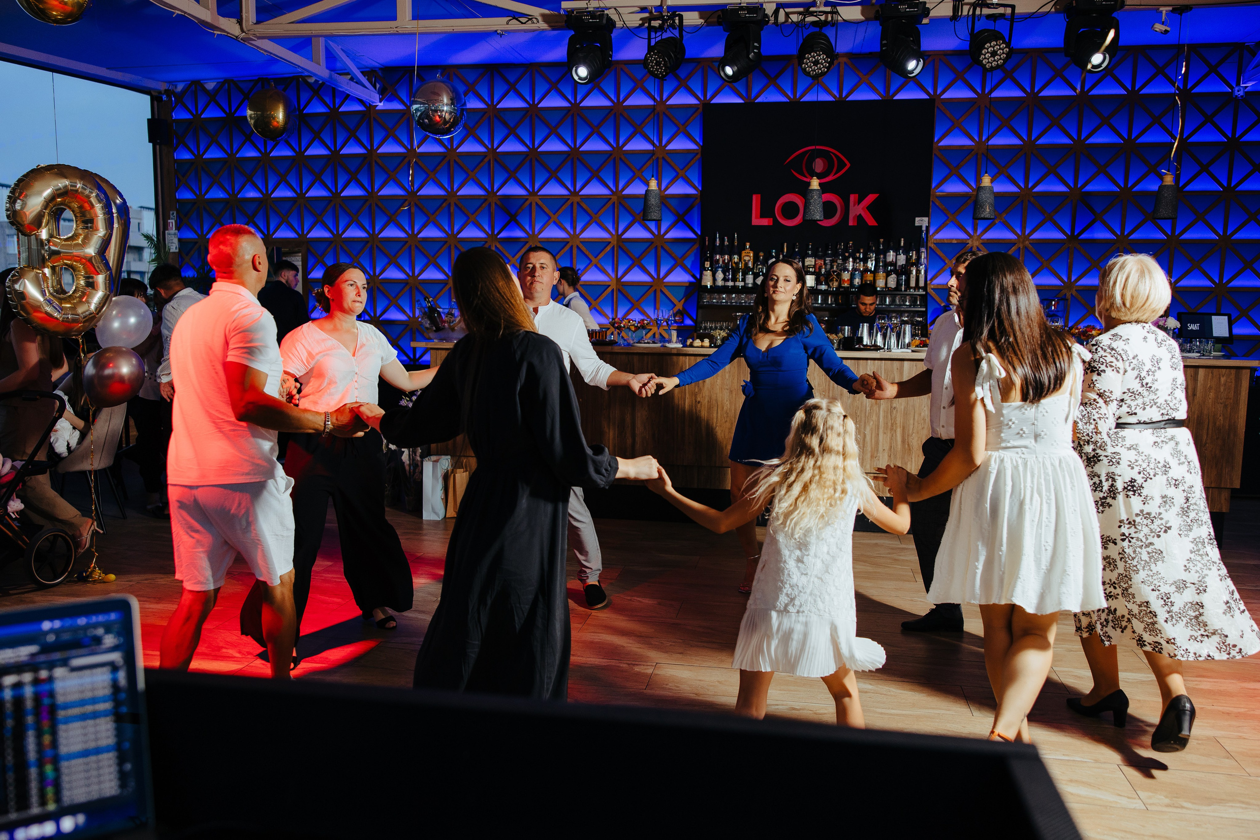 Nicoleta. Fotograf de nuntă și evenimente private!