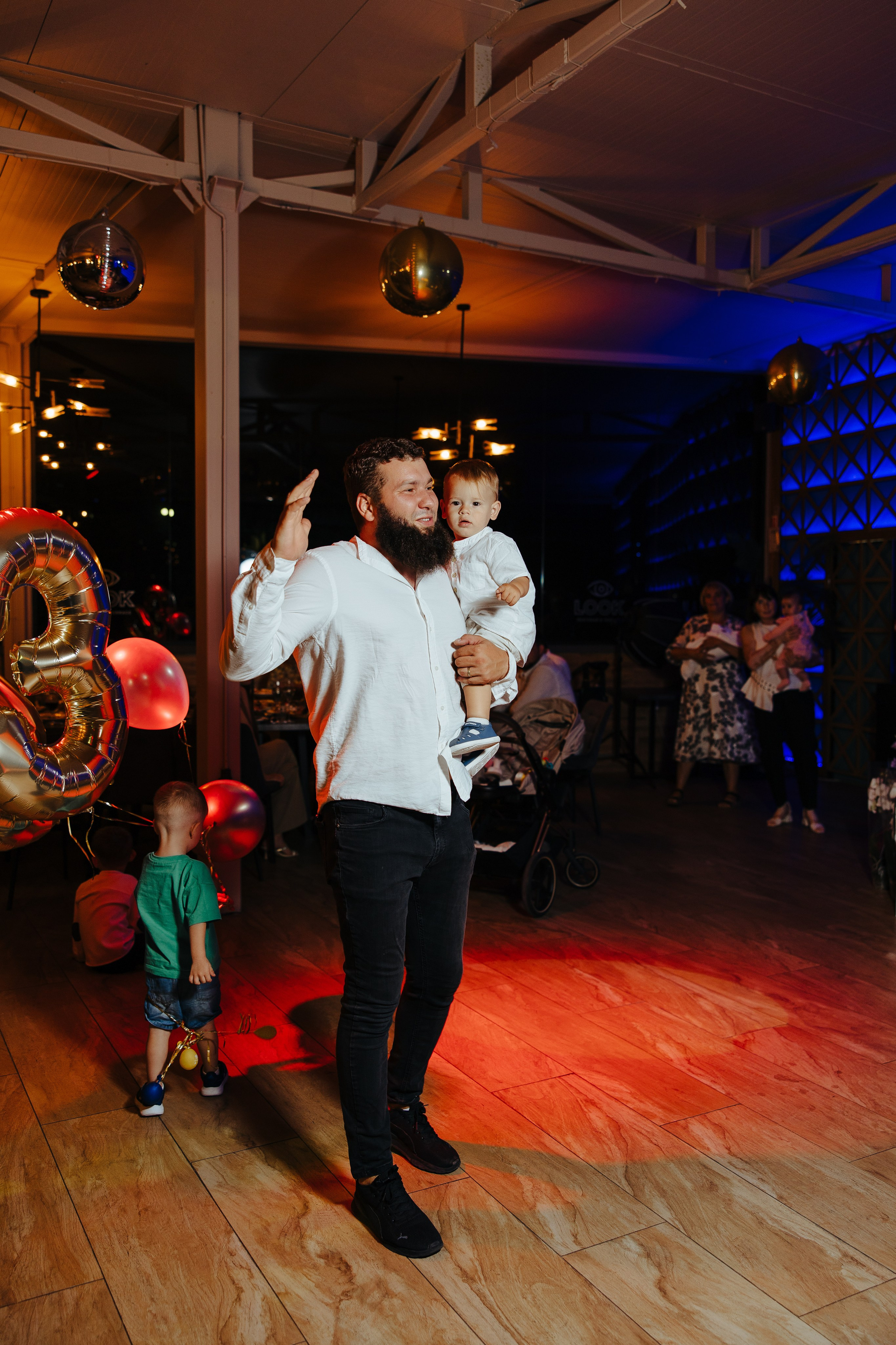 Nicoleta. Fotograf de nuntă și evenimente private!