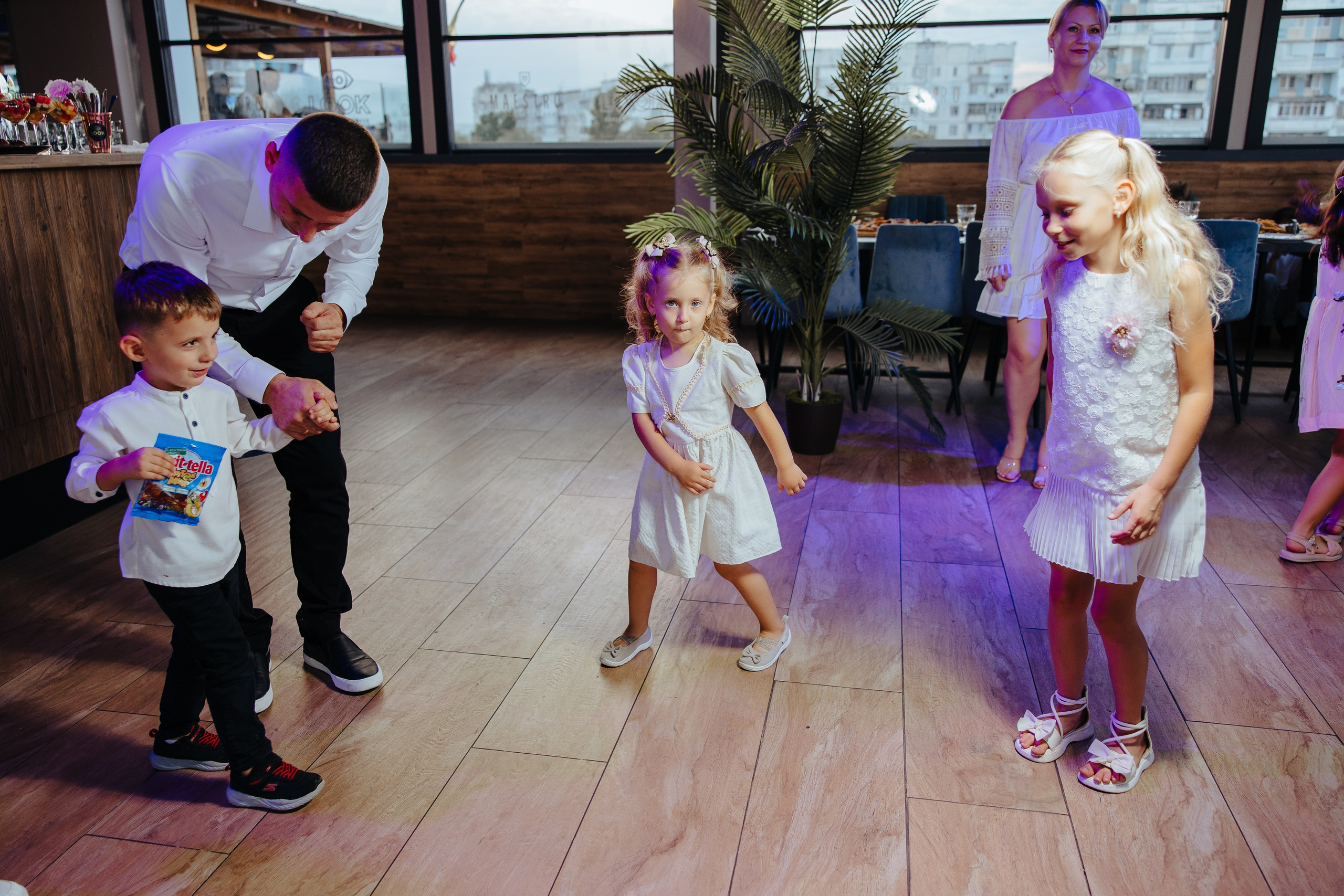 Nicoleta. Fotograf de nuntă și evenimente private!