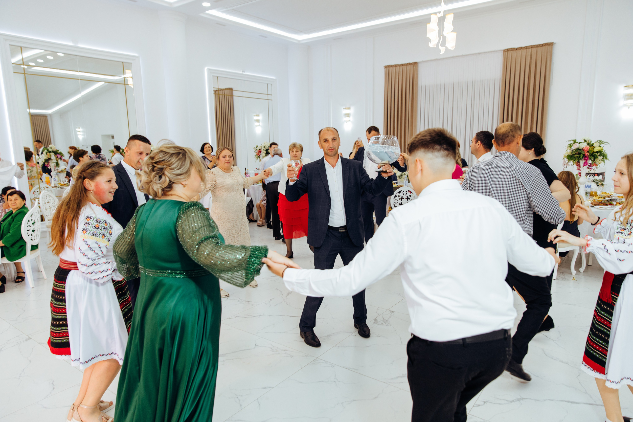 Ionel-Alessandro. Fotograf de nuntă și evenimente private!