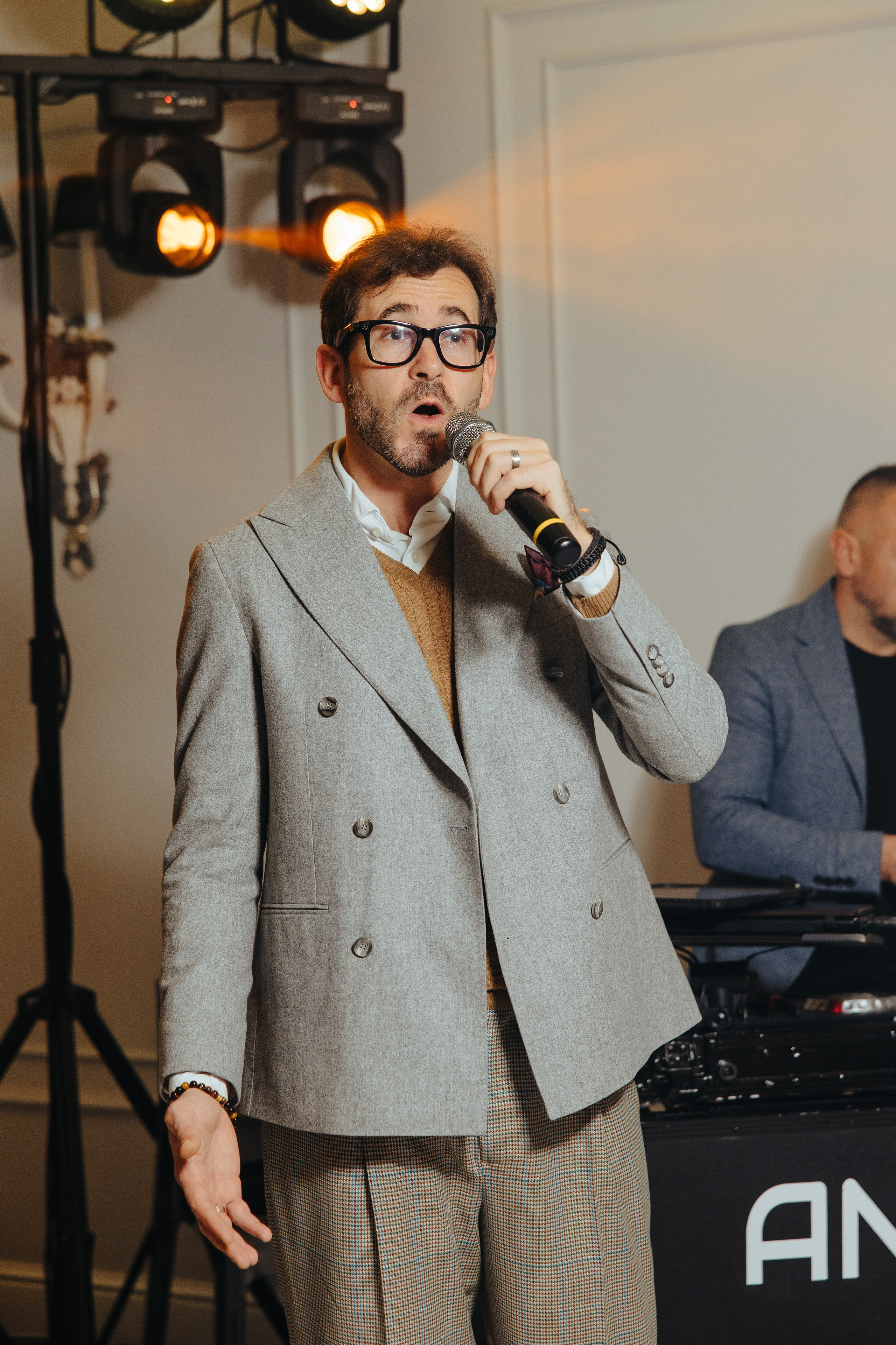 Mihai 40 ani. Fotograf de nuntă și evenimente private!