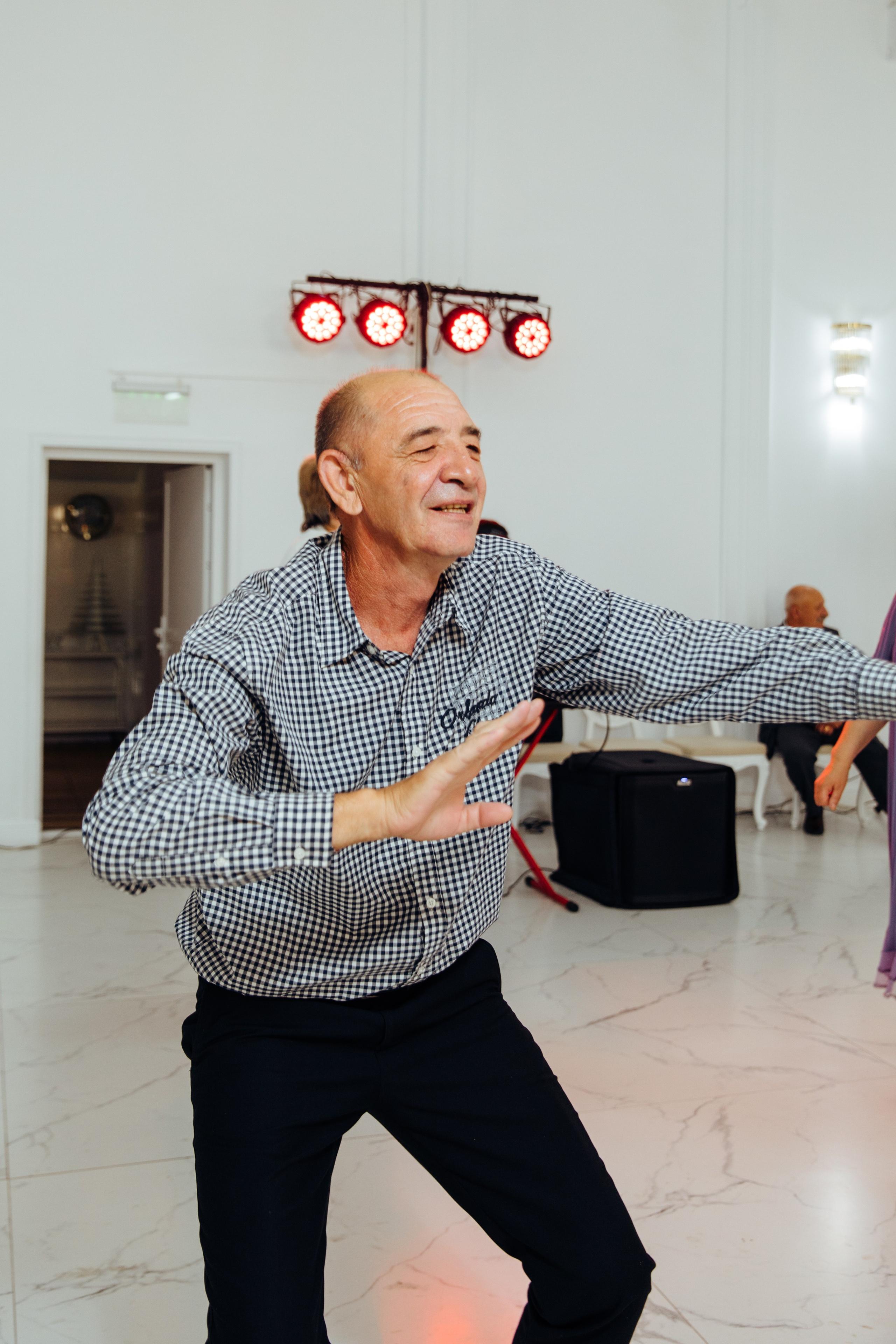 Ionel-Alessandro. Fotograf de nuntă și evenimente private!