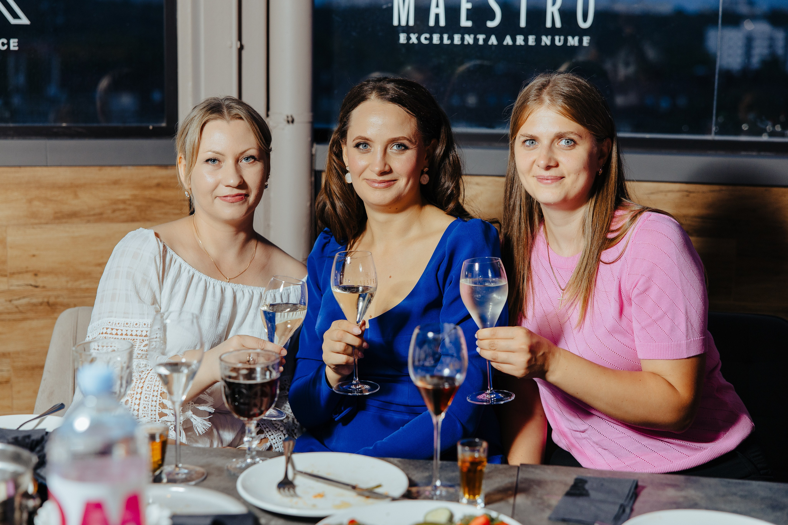 Nicoleta. Fotograf de nuntă și evenimente private!