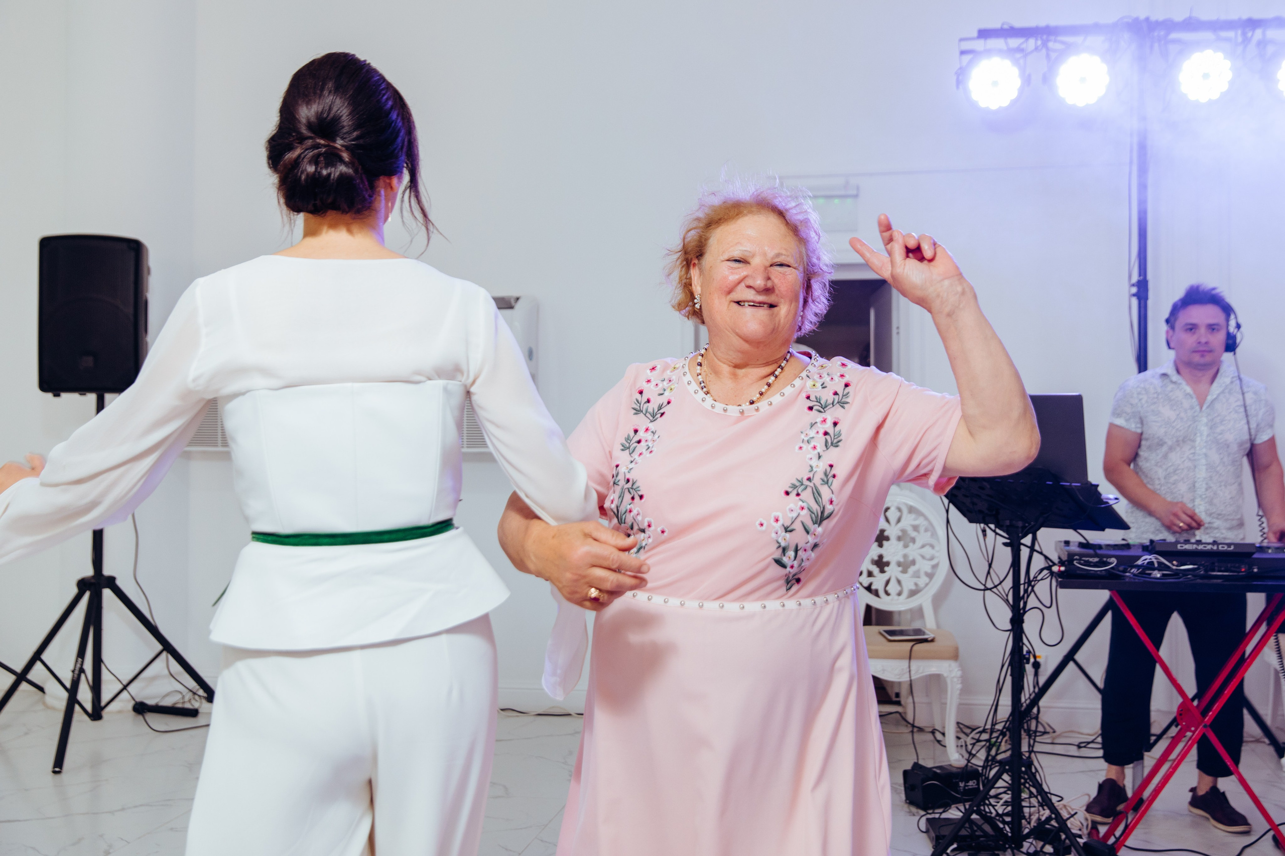 Ionel-Alessandro. Fotograf de nuntă și evenimente private!