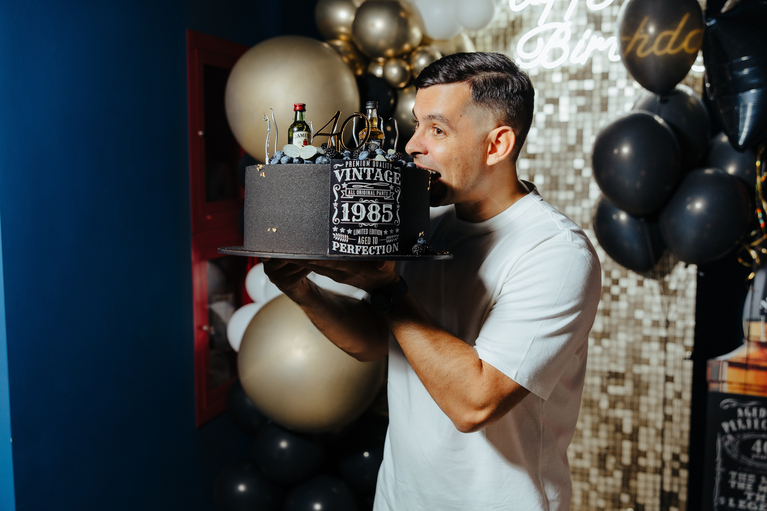 Oleg 40 ani. Fotograf de nuntă și evenimente private!