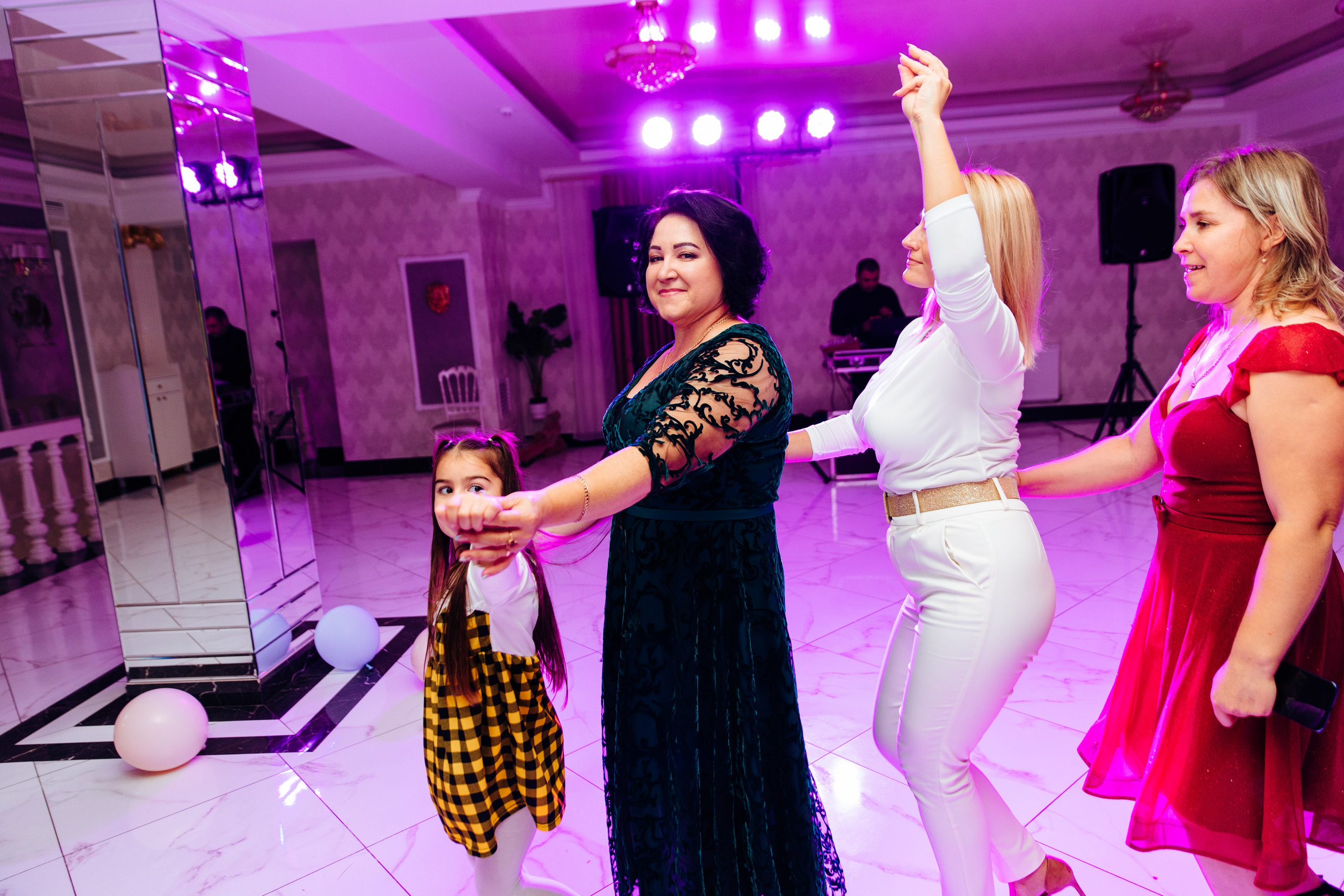 Emma. Fotograf de nuntă și evenimente private!