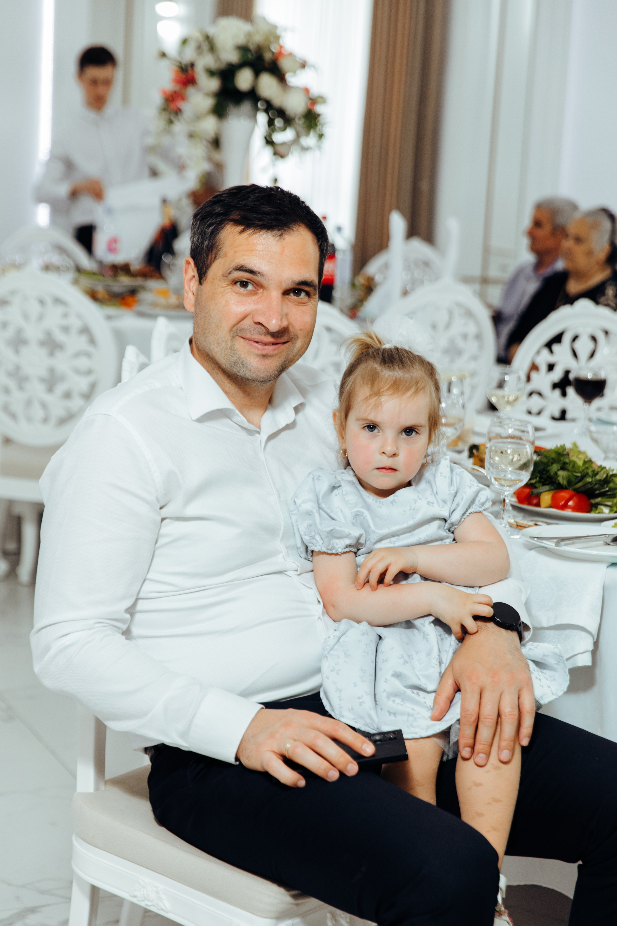 Ionel-Alessandro. Fotograf de nuntă și evenimente private!