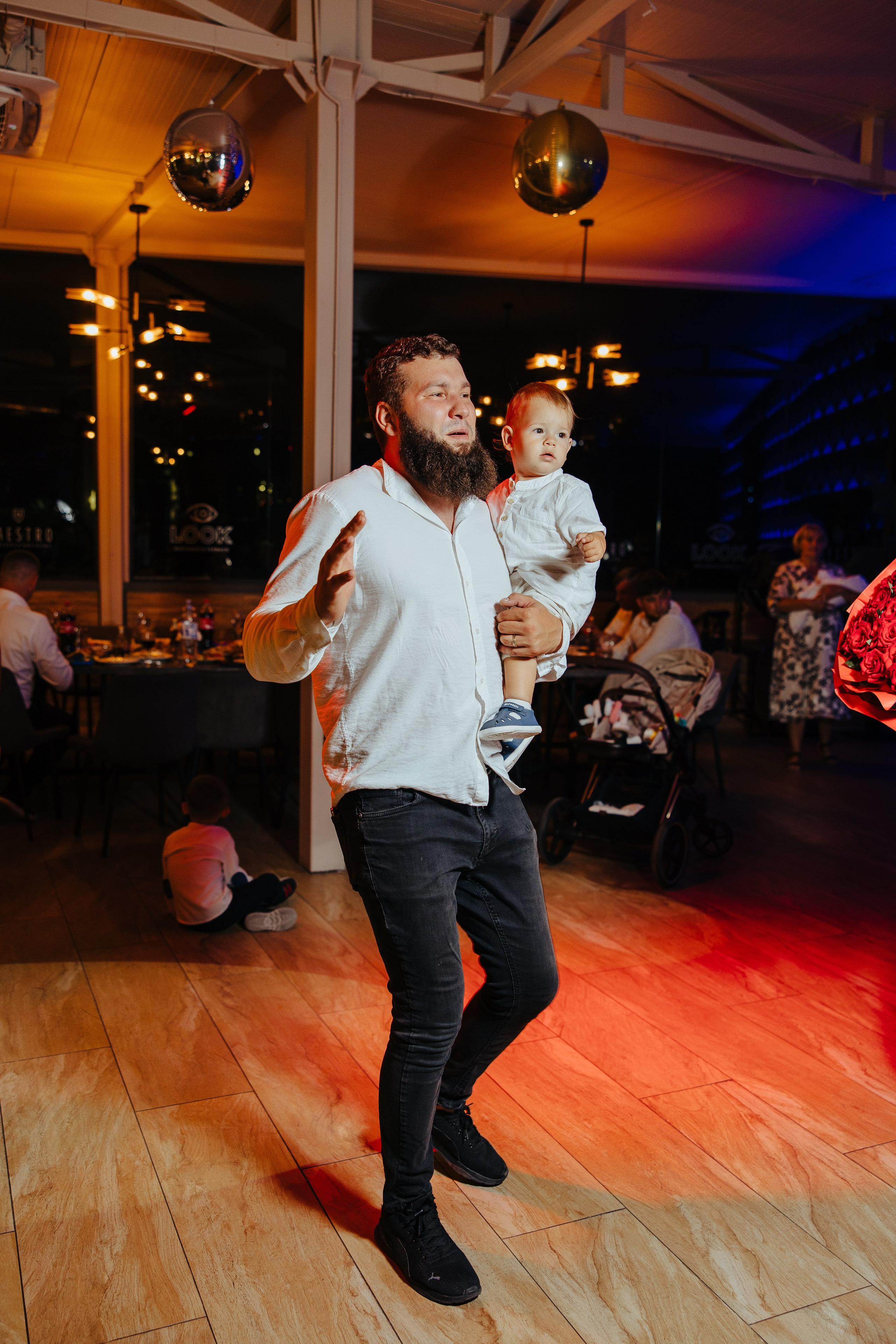 Nicoleta. Fotograf de nuntă și evenimente private!