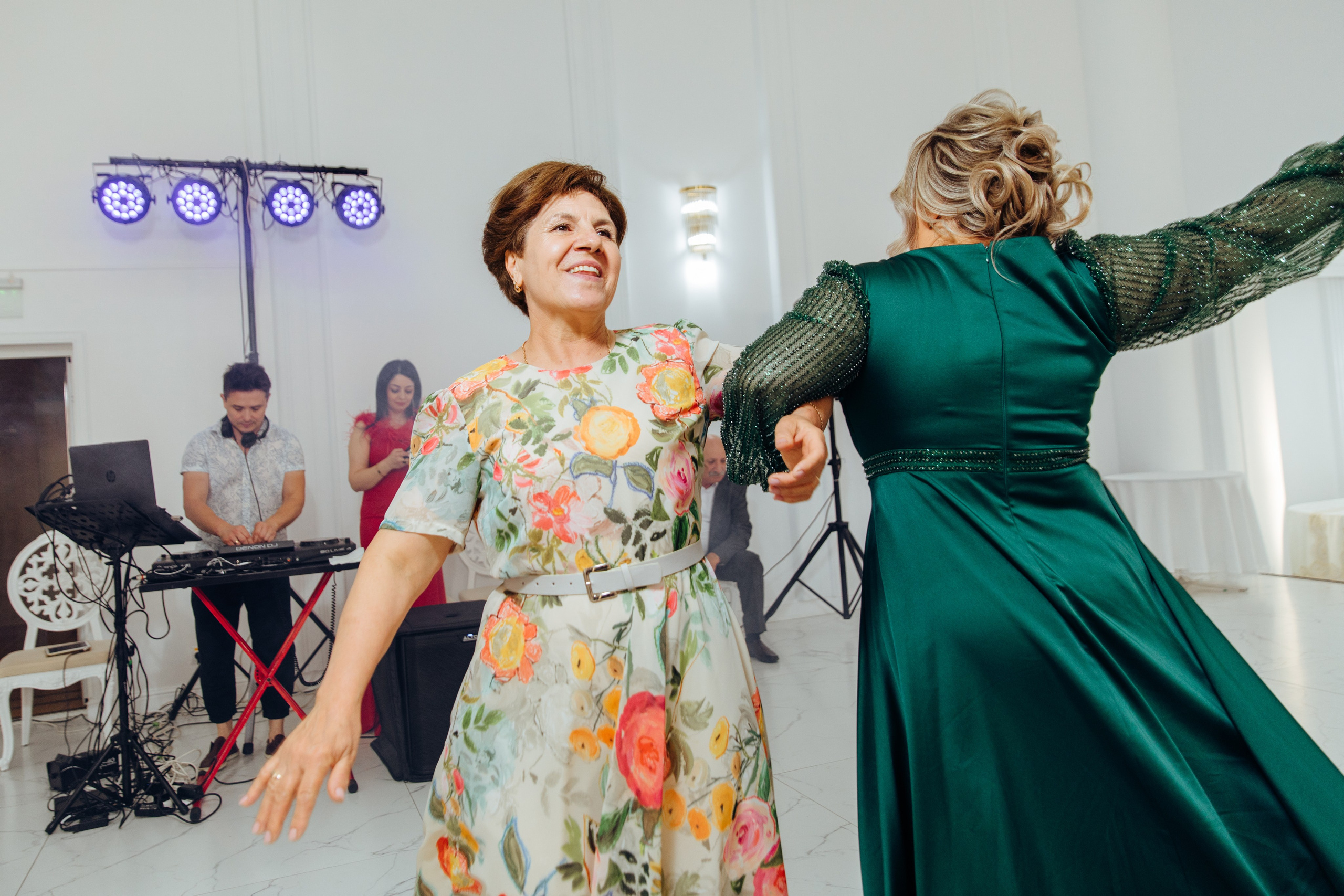 Ionel-Alessandro. Fotograf de nuntă și evenimente private!