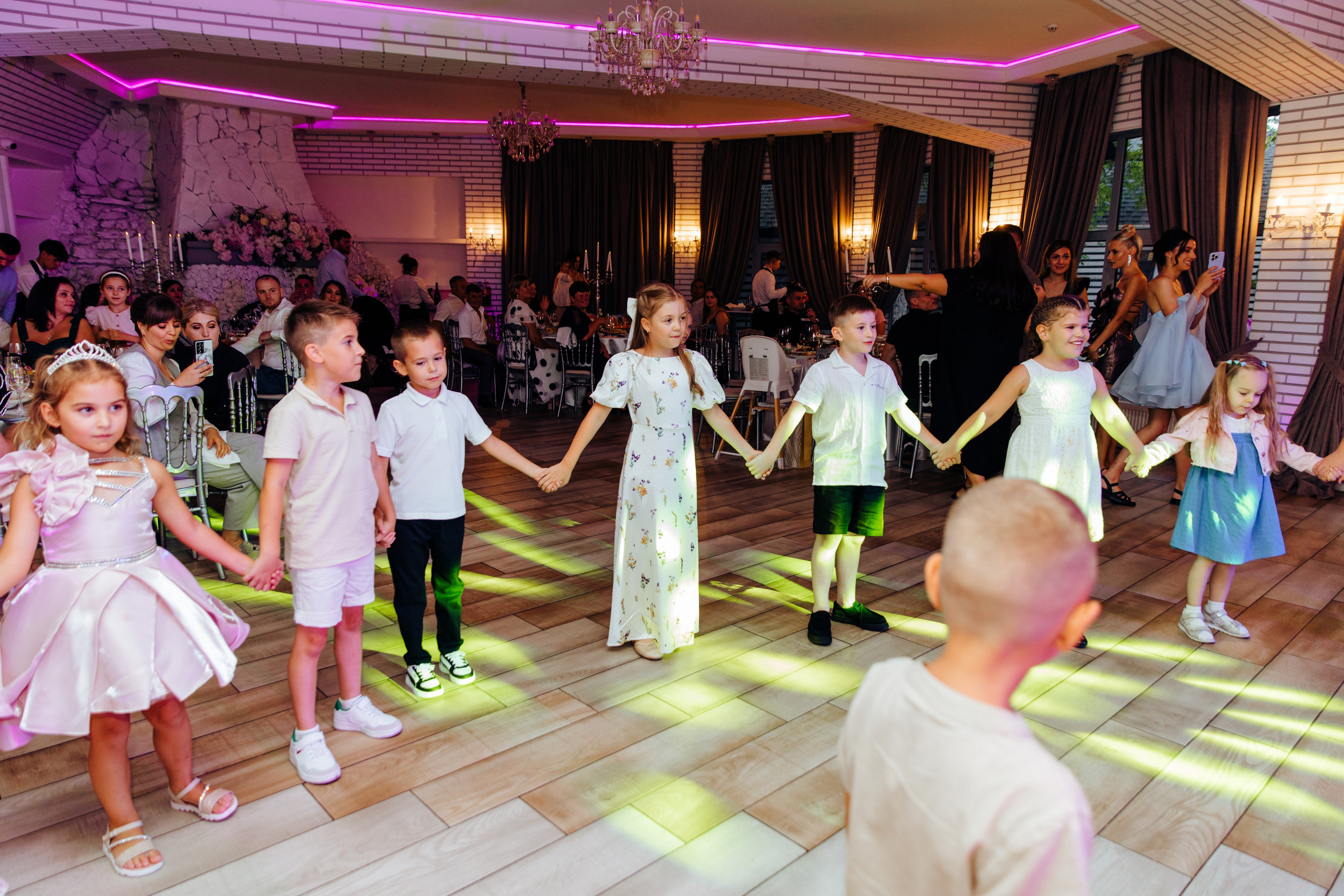 Antonia. Fotograf de nuntă și evenimente private!