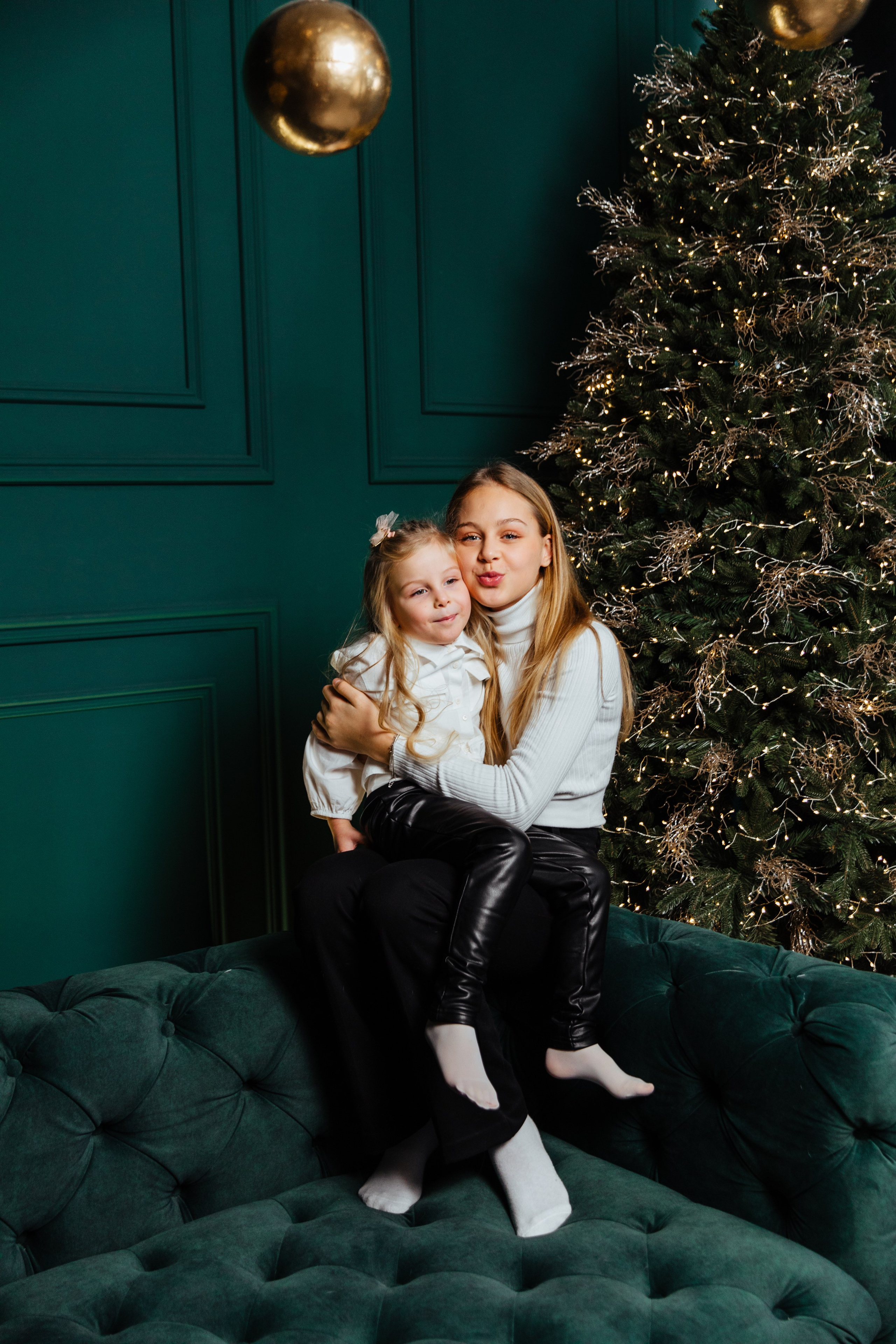 Magia sarbātorilor. Fotograf de nuntă și evenimente private!