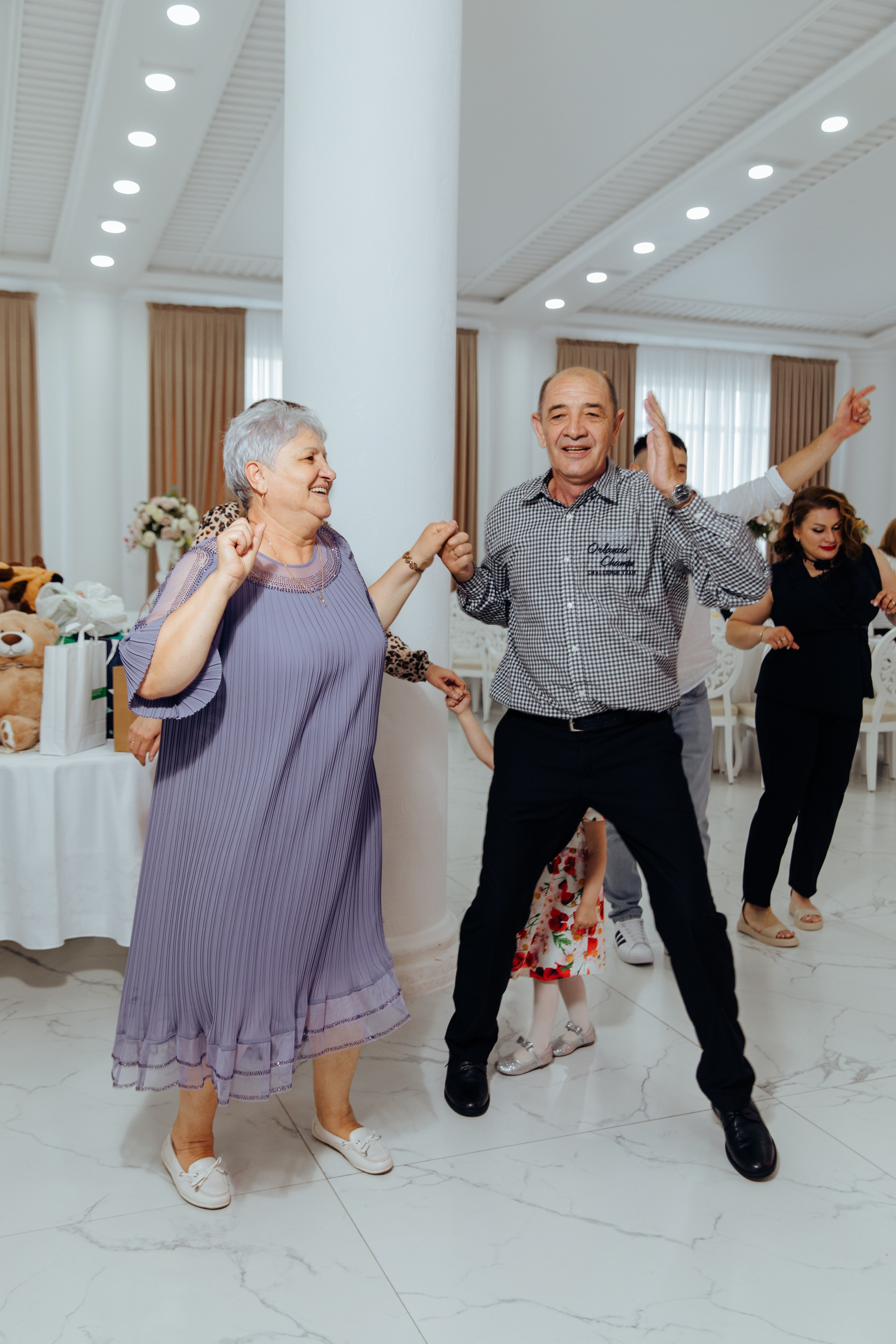 Ionel-Alessandro. Fotograf de nuntă și evenimente private!