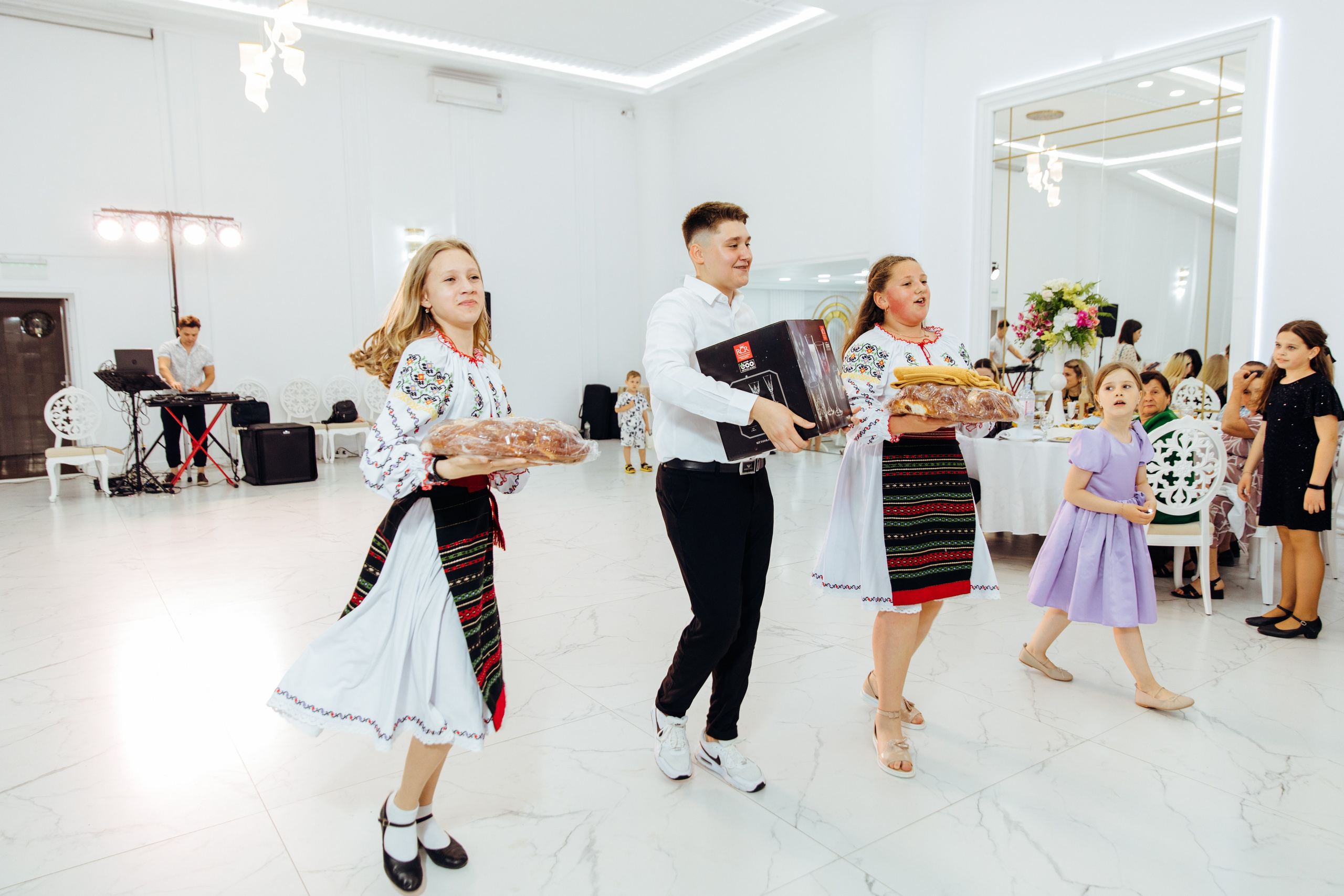 Ionel-Alessandro. Fotograf de nuntă și evenimente private!