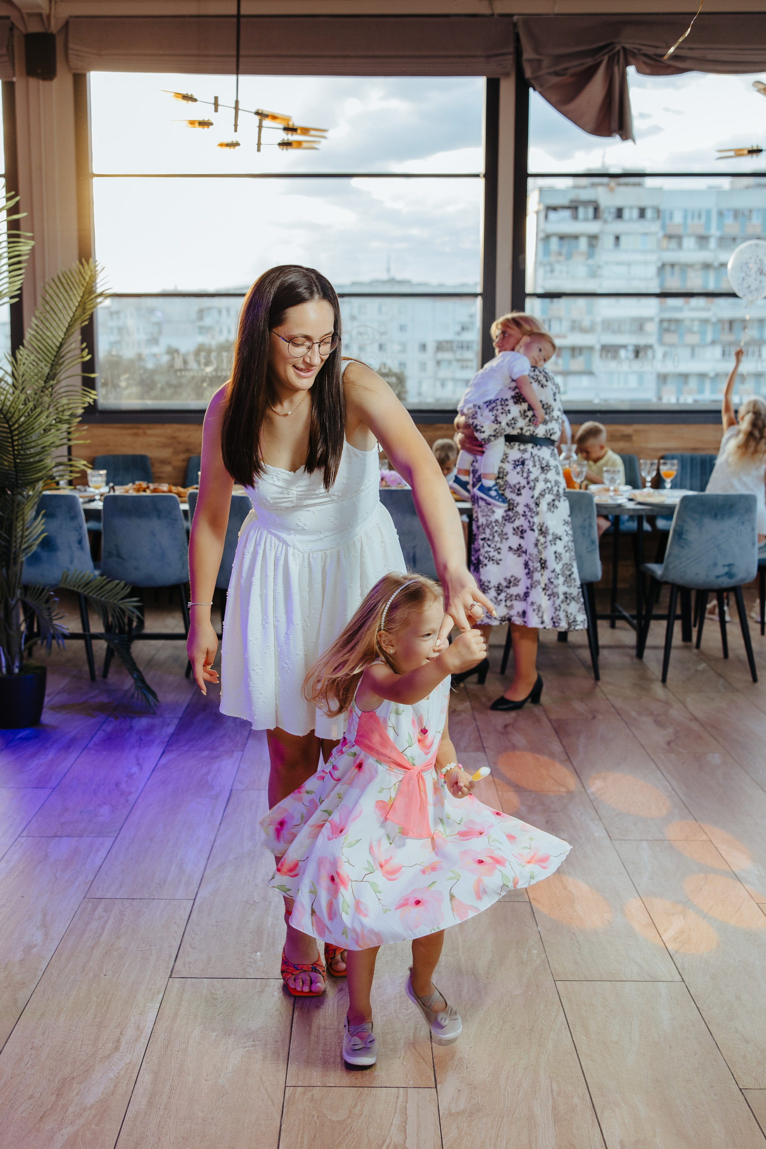 Nicoleta. Fotograf de nuntă și evenimente private!