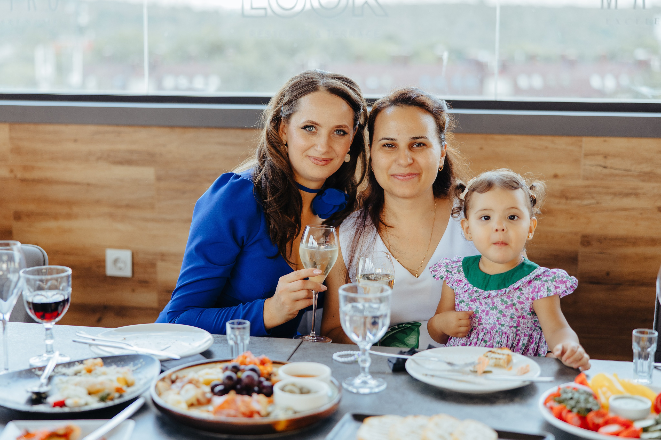 Nicoleta. Fotograf de nuntă și evenimente private!