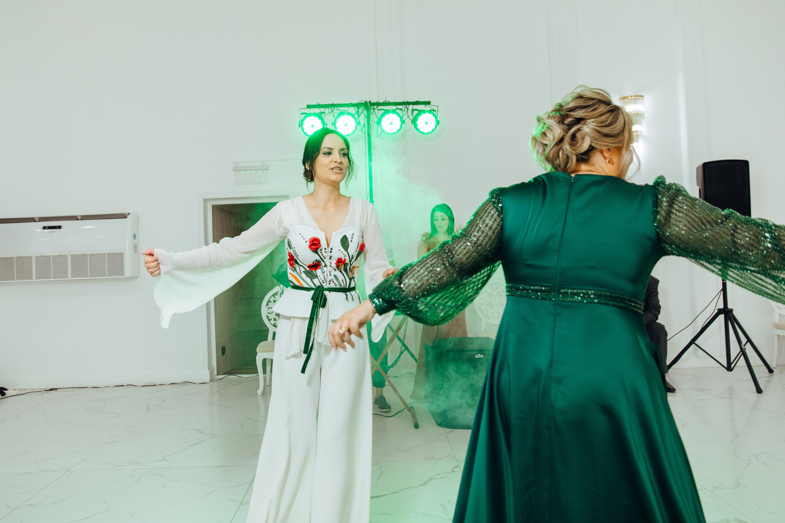 Ionel-Alessandro. Fotograf de nuntă și evenimente private!