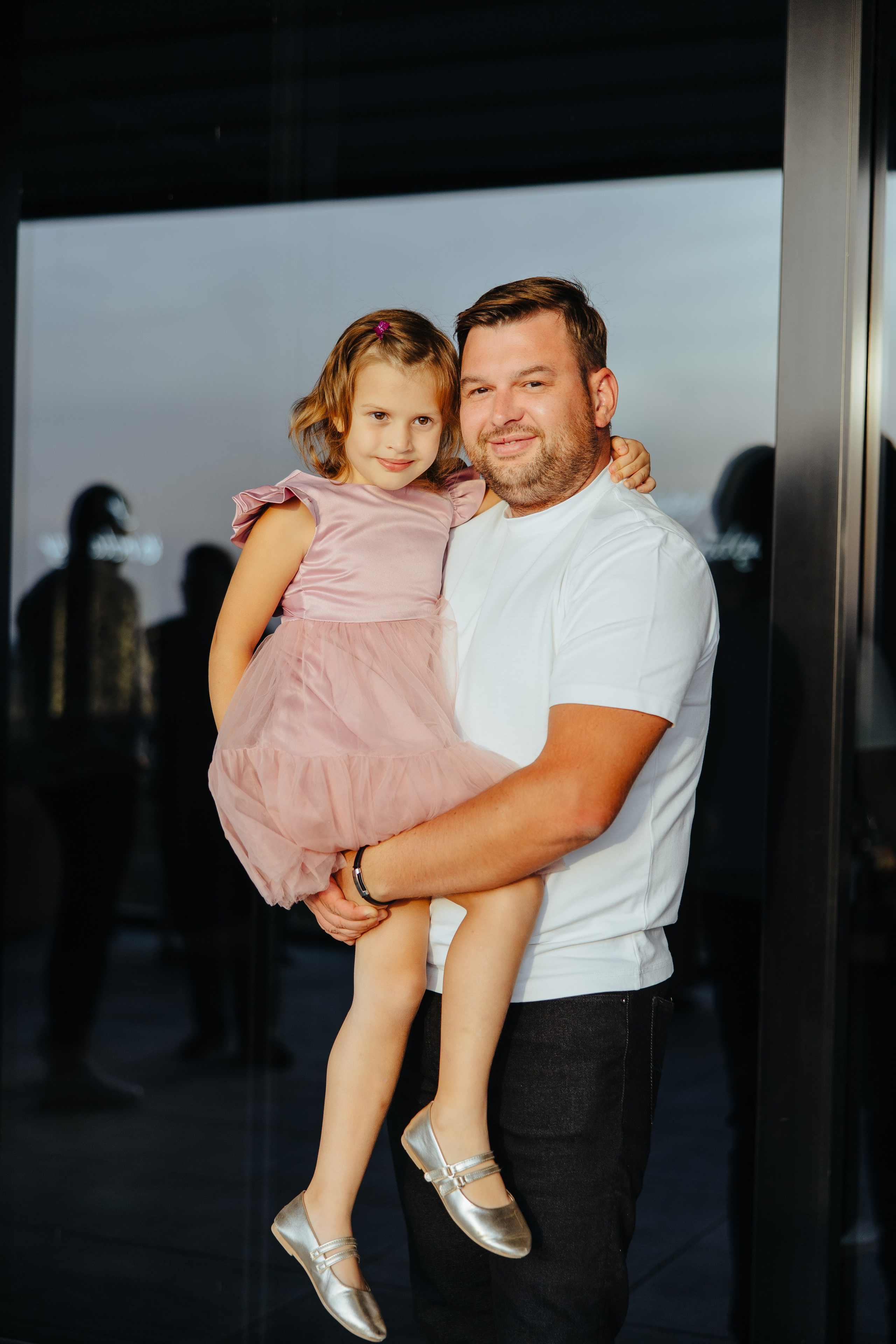 Oleg 40 ani. Fotograf de nuntă și evenimente private!