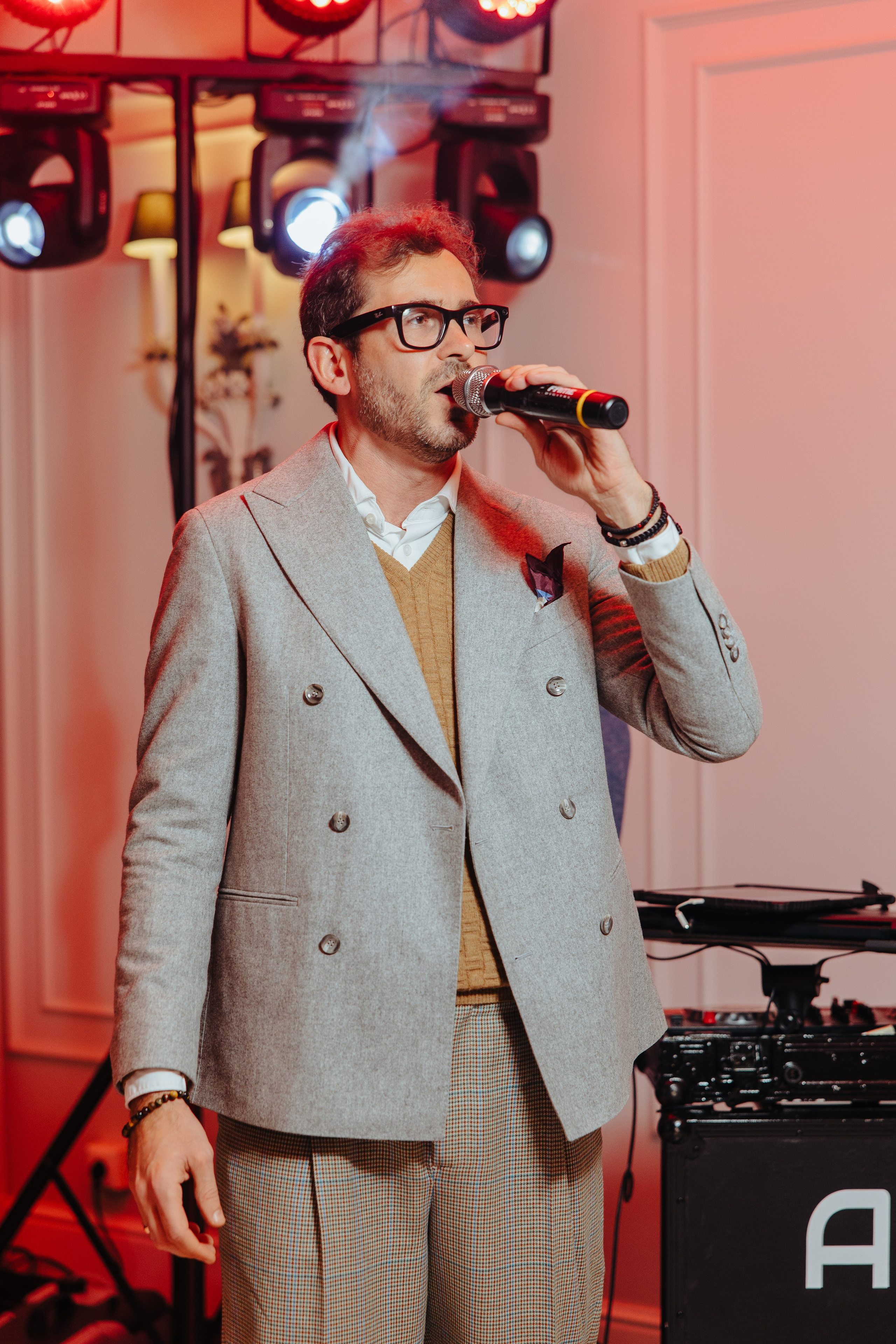 Mihai 40 ani. Fotograf de nuntă și evenimente private!