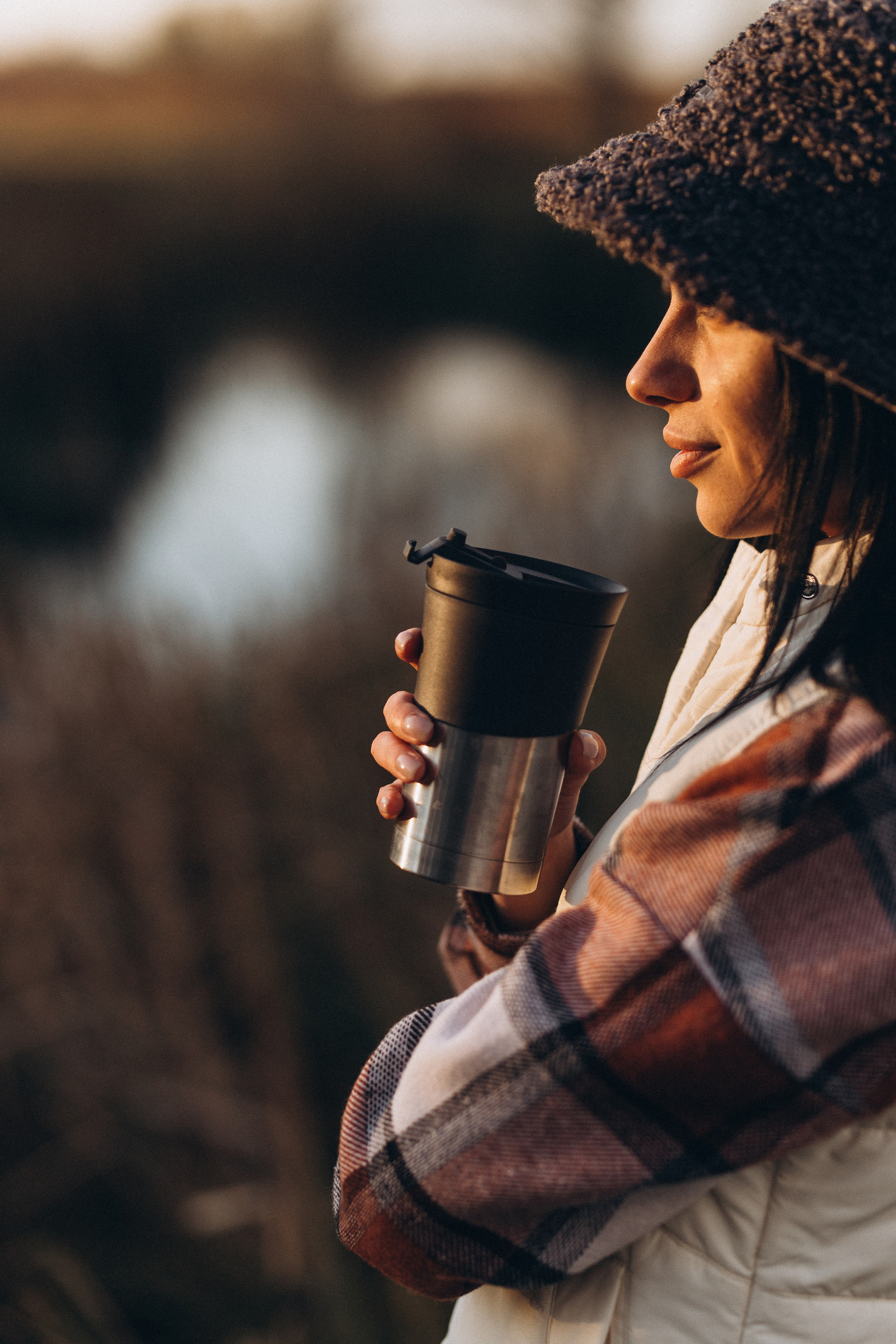 Herbstspaziergang am Fluss. Hochzeitsfotograf in Nürnberg, Bamberg, Deutschland