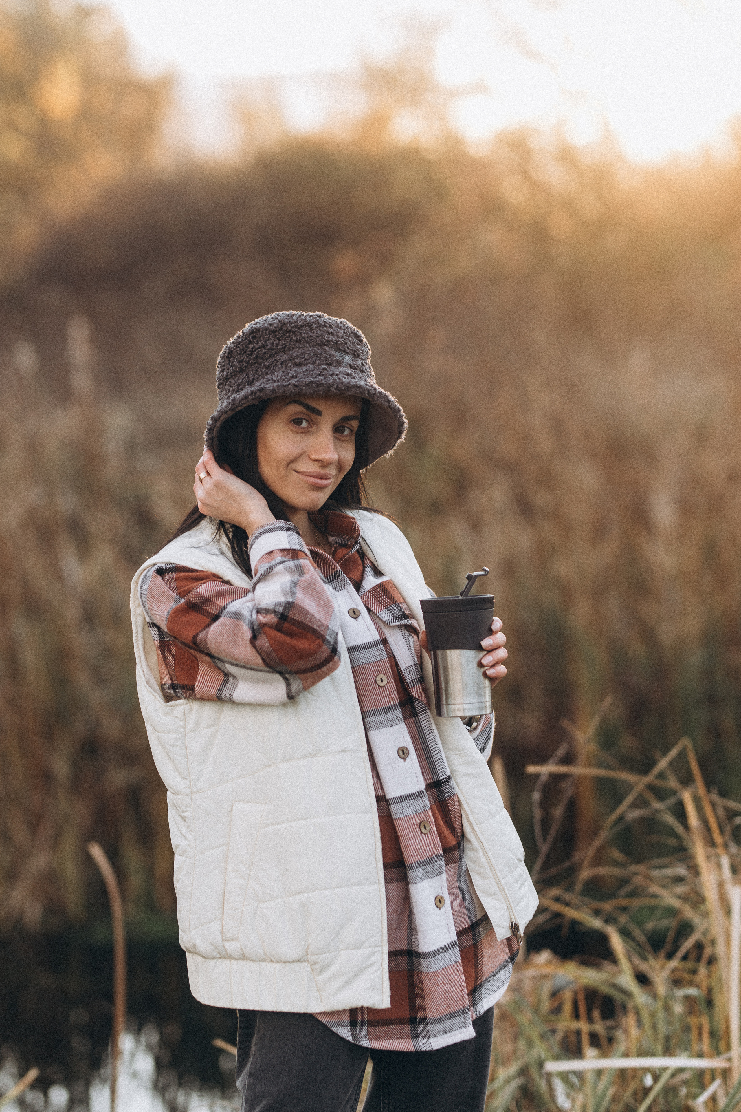Herbstspaziergang am Fluss. Hochzeitsfotograf in Nürnberg, Bamberg, Deutschland