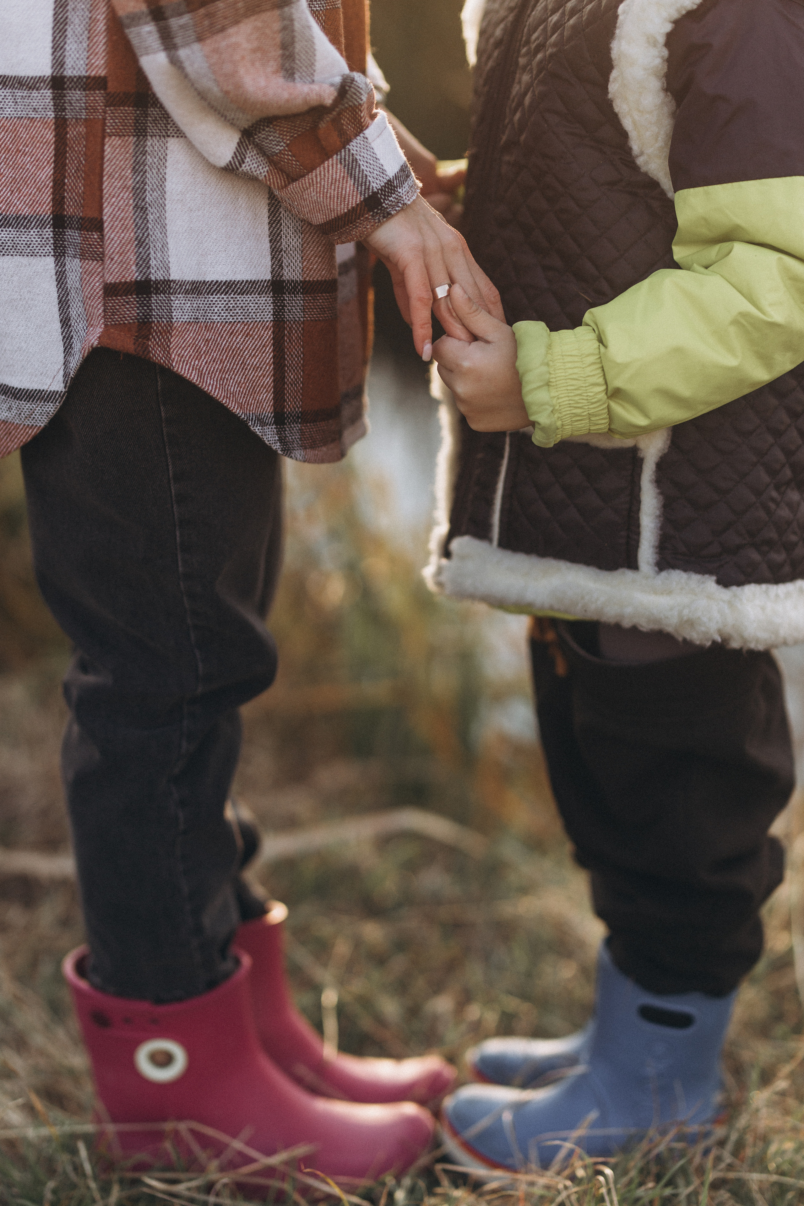 Herbstspaziergang am Fluss. Hochzeitsfotograf in Nürnberg, Bamberg, Deutschland