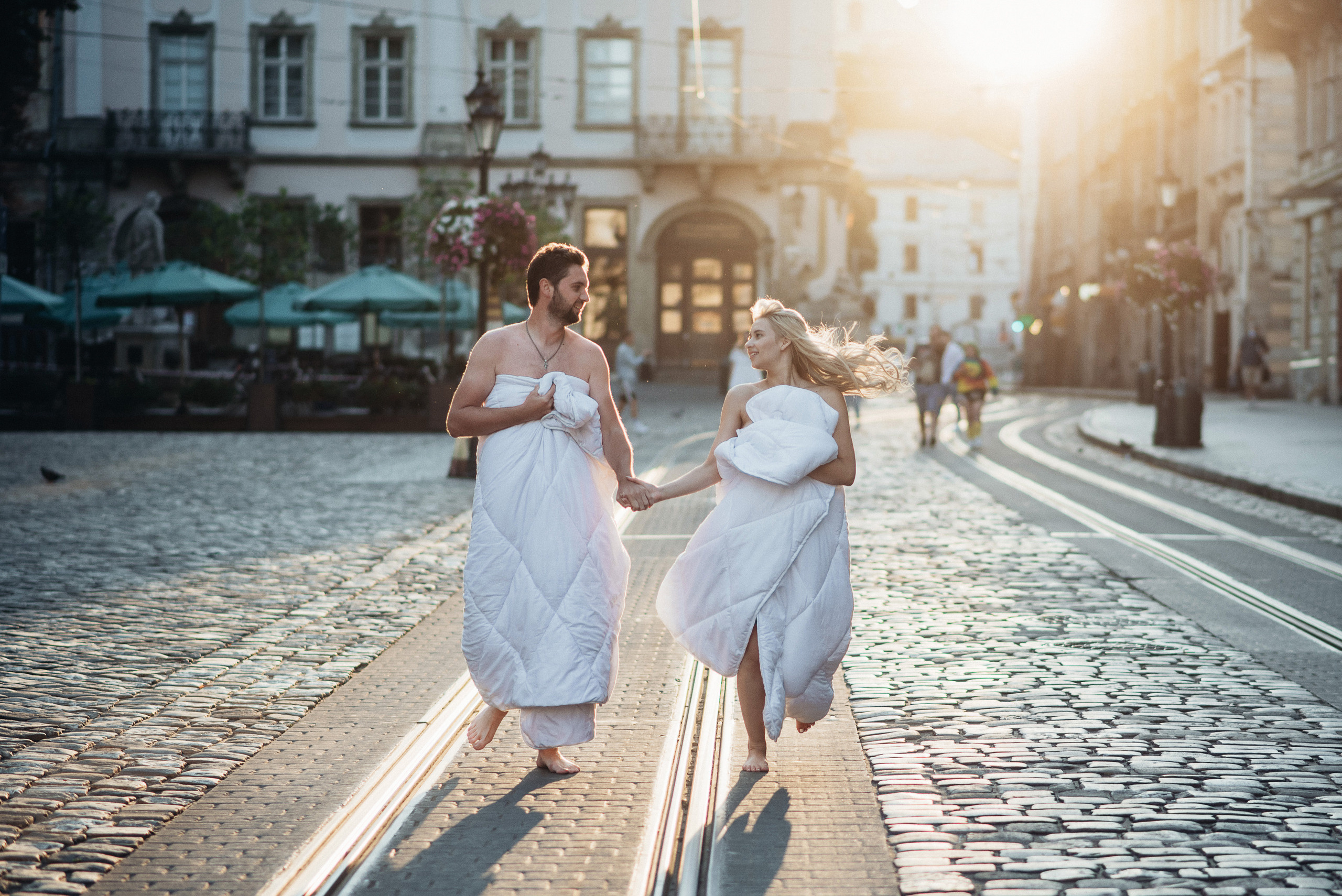 Фотосесія в Львові на світанку в одіялах, фотосесія в одіялах. Весільний фотограф Цимбалюк Микола Луцьк
