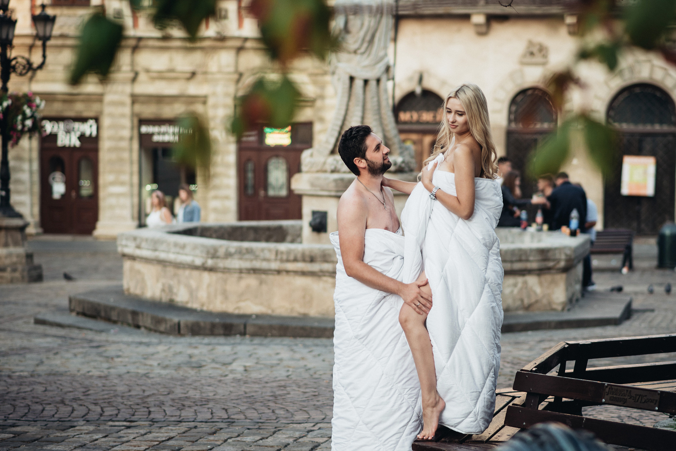 Фотосесія в Львові на світанку в одіялах, фотосесія в одіялах. Весільний фотограф Цимбалюк Микола Луцьк