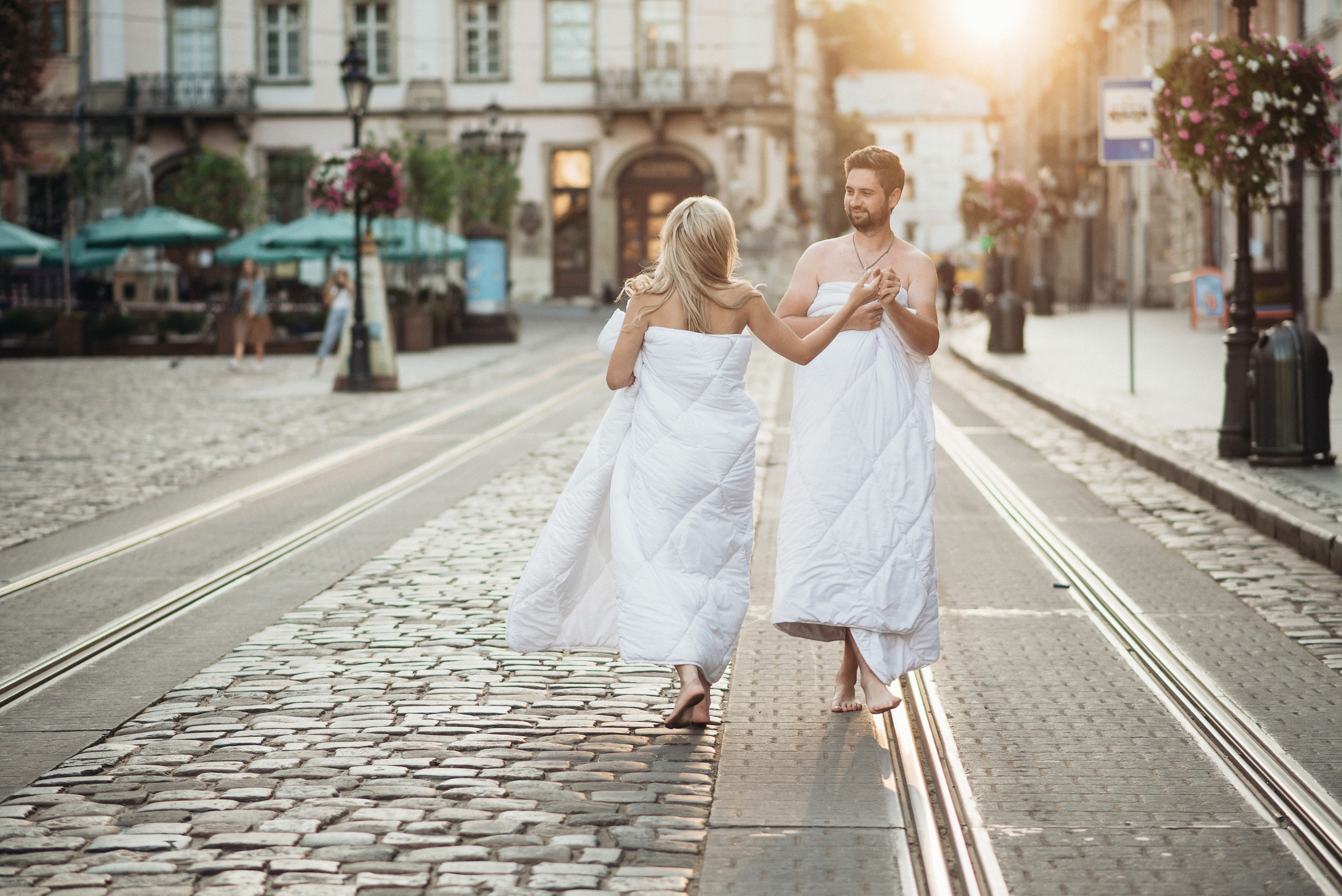 Фотосесія в Львові на світанку в одіялах, фотосесія в одіялах. Весільний фотограф Цимбалюк Микола Луцьк