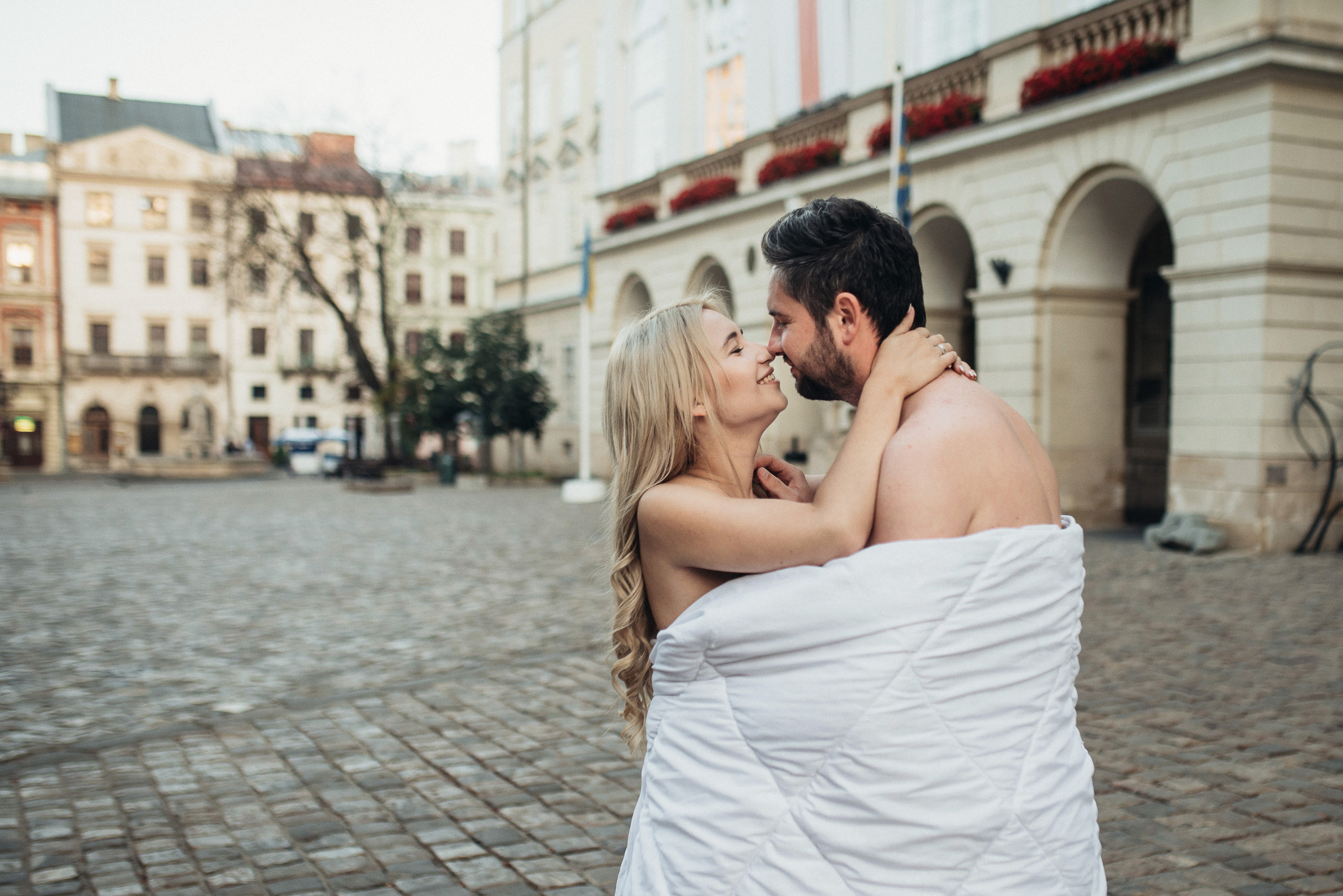 Фотосесія в Львові на світанку в одіялах, фотосесія в одіялах. Весільний фотограф Цимбалюк Микола Луцьк