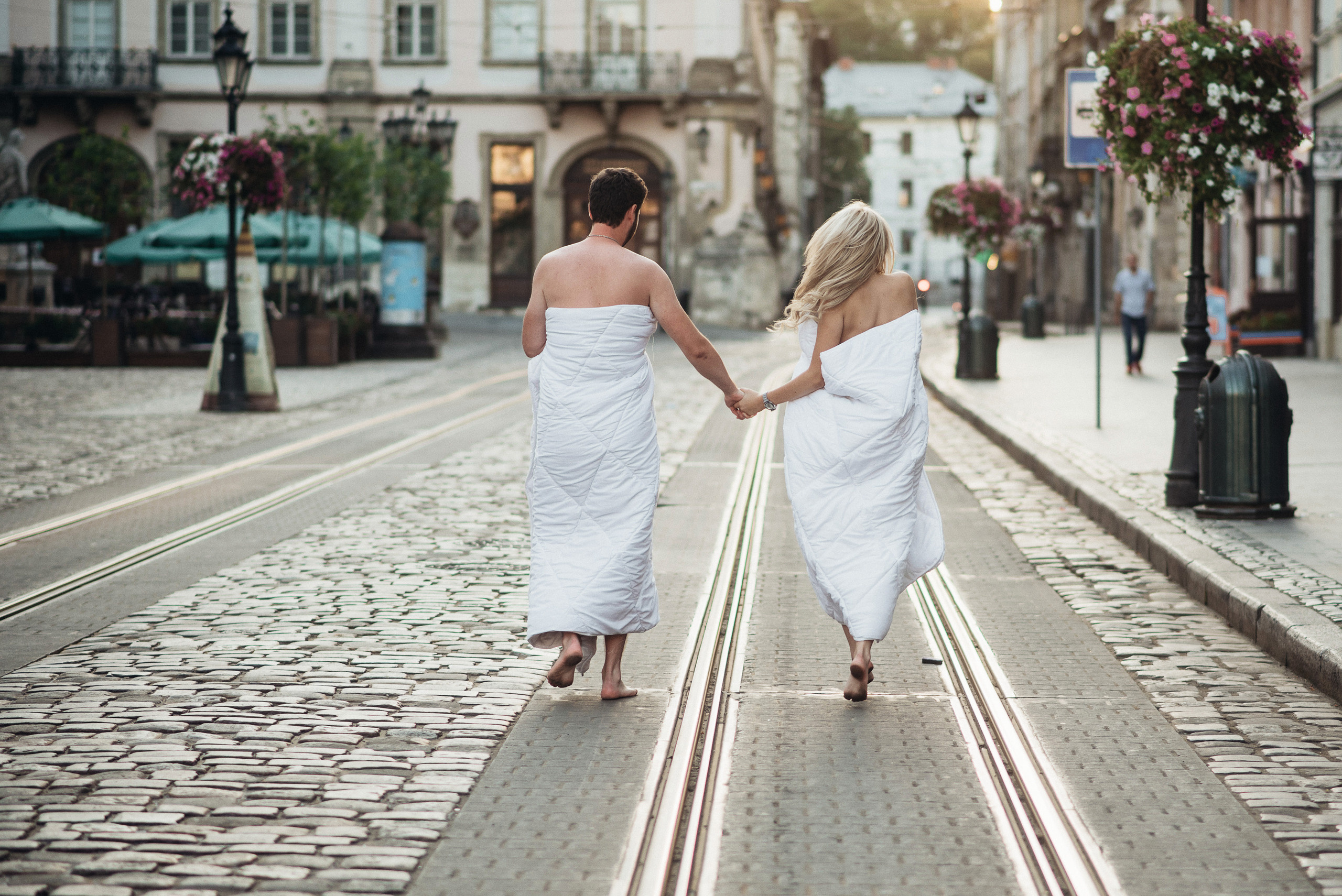 Фотосесія в Львові на світанку в одіялах, фотосесія в одіялах. Весільний фотограф Цимбалюк Микола Луцьк