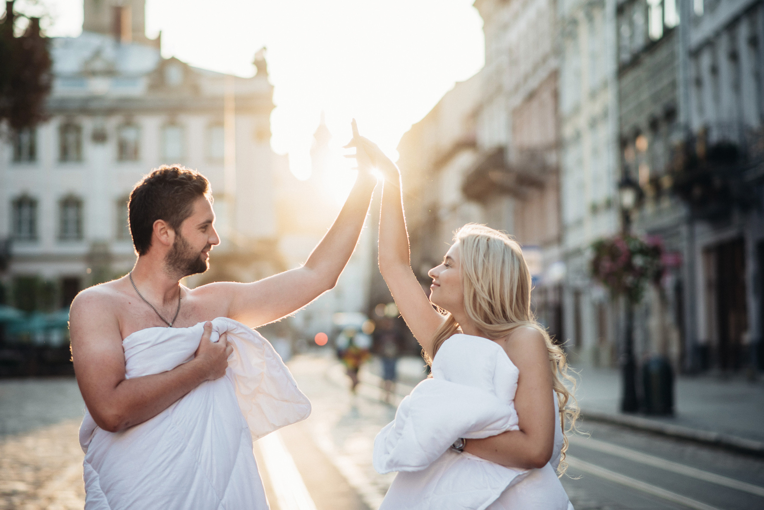 Фотосесія в Львові на світанку в одіялах, фотосесія в одіялах. Весільний фотограф Цимбалюк Микола Луцьк
