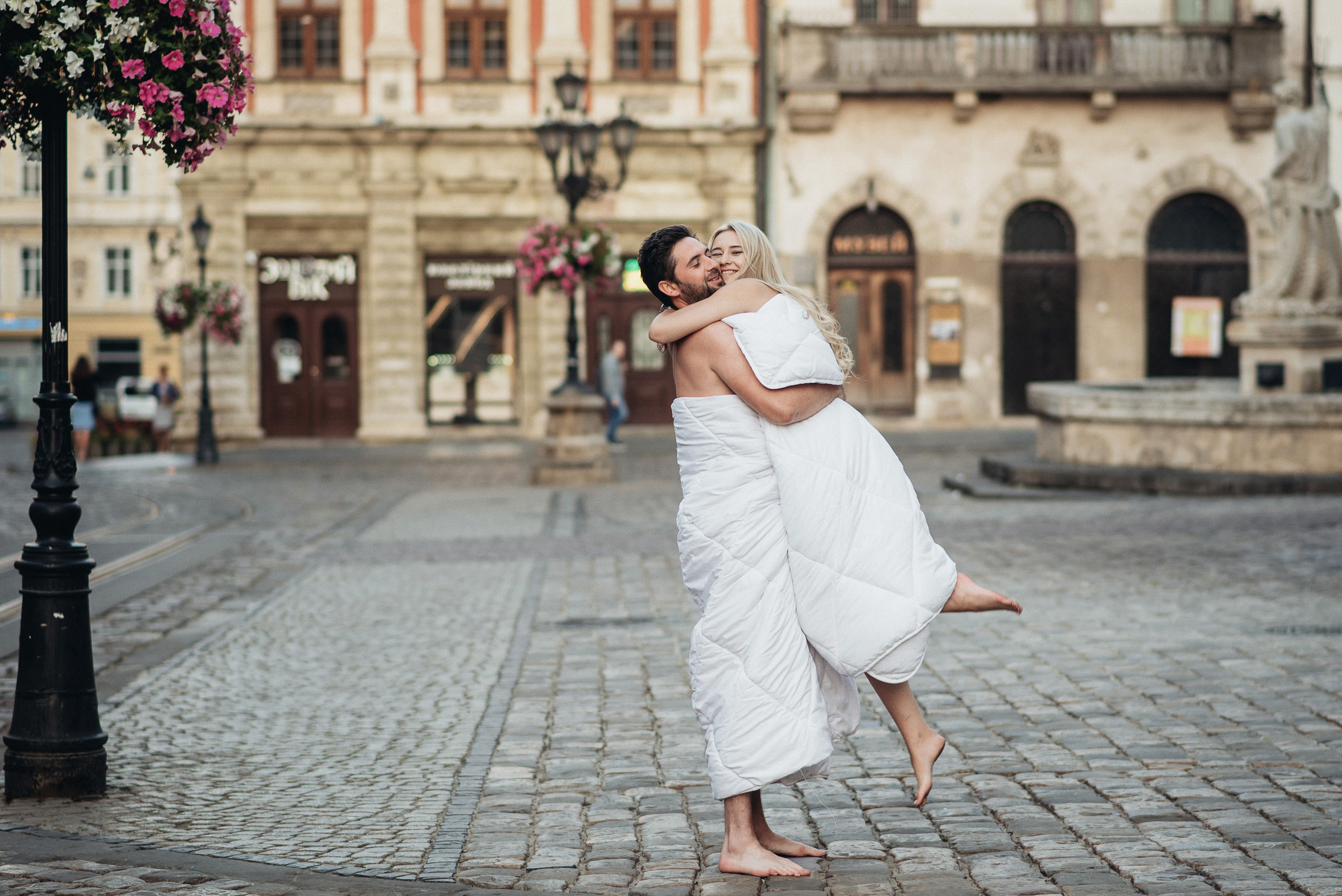 Фотосесія в Львові на світанку в одіялах, фотосесія в одіялах. Весільний фотограф Цимбалюк Микола Луцьк