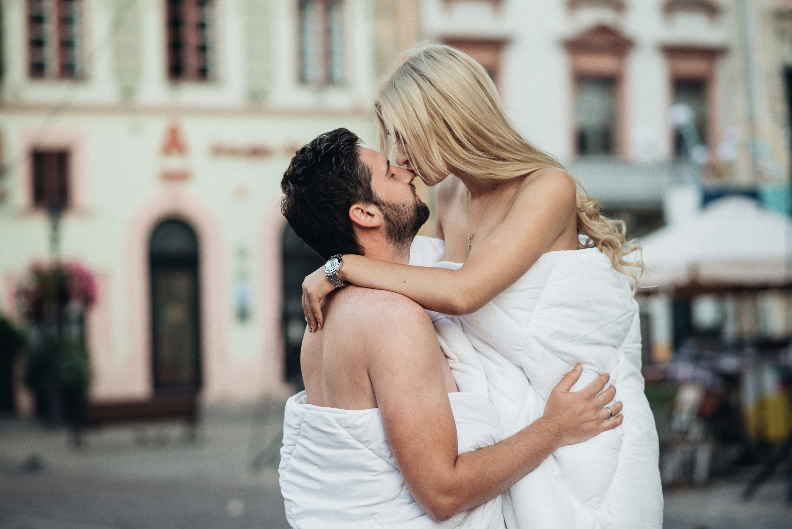 Фотосесія в Львові на світанку в одіялах, фотосесія в одіялах. Весільний фотограф Цимбалюк Микола Луцьк