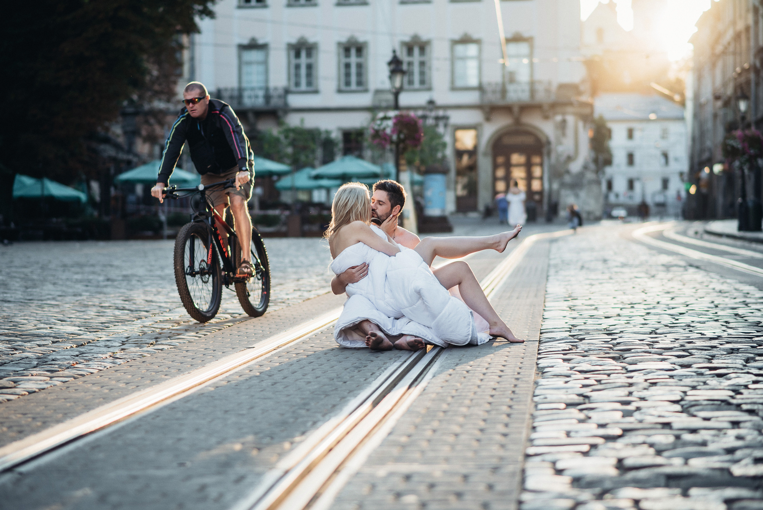 Фотосесія в Львові на світанку в одіялах, фотосесія в одіялах. Весільний фотограф Цимбалюк Микола Луцьк