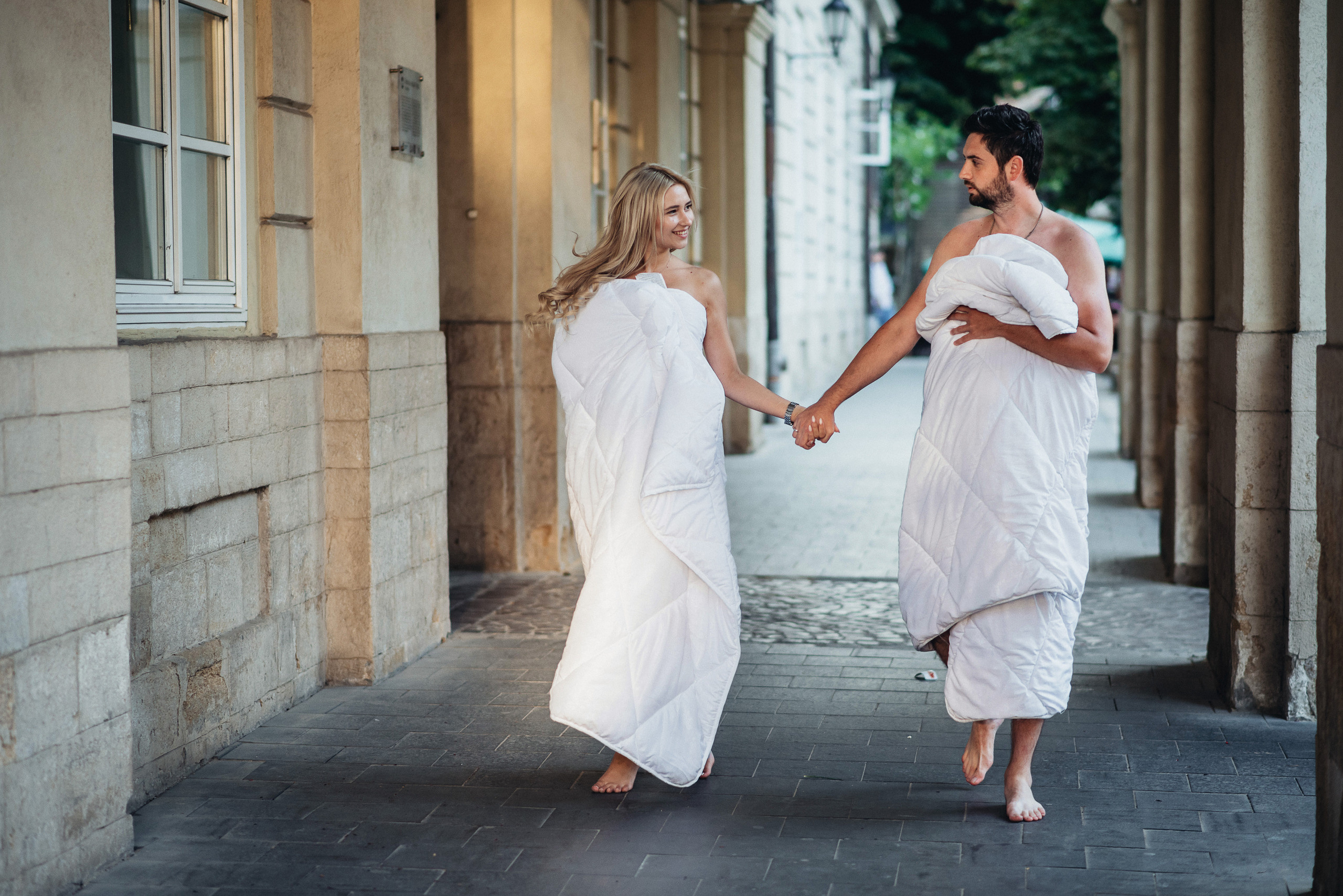 Фотосесія в Львові на світанку в одіялах, фотосесія в одіялах. Весільний фотограф Цимбалюк Микола Луцьк
