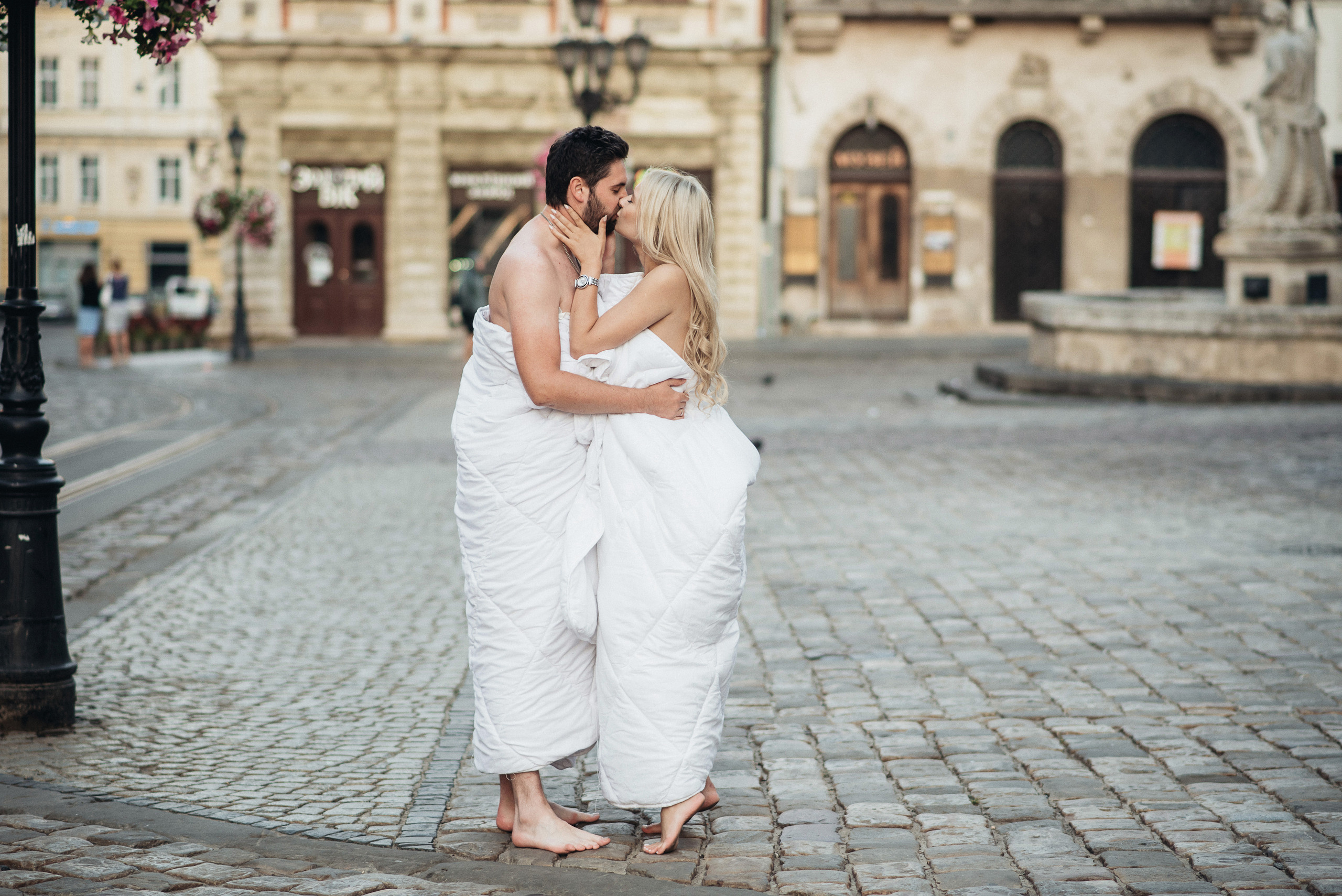 Фотосесія в Львові на світанку в одіялах, фотосесія в одіялах. Весільний фотограф Цимбалюк Микола Луцьк