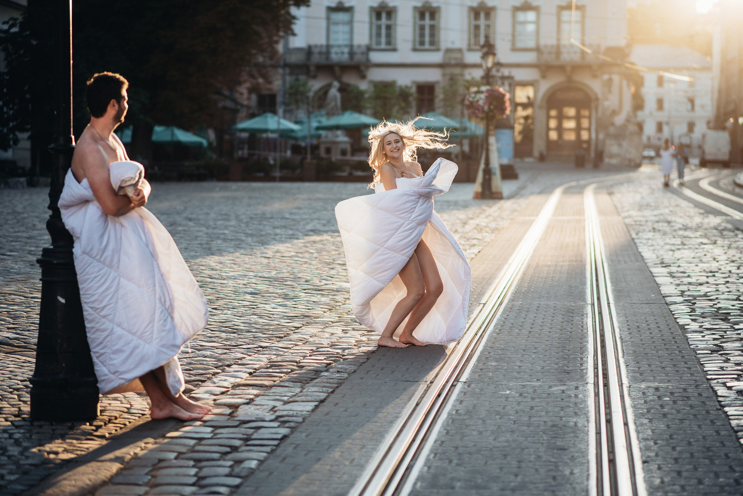 Фотосесія в Львові на світанку в одіялах, фотосесія в одіялах. Весільний фотограф Цимбалюк Микола Луцьк