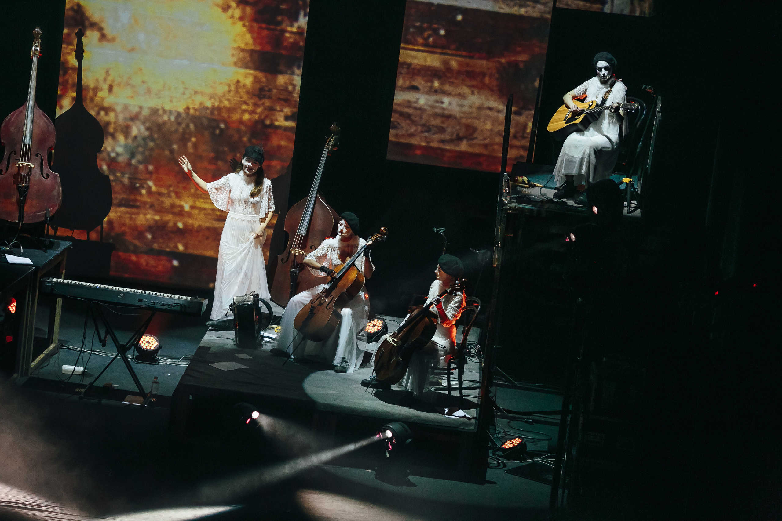 Фоторепортаж з концерту гурту Dakh Daughters. Тарас Бовт. Фотограф Львів. Портрети та репортаж з подій