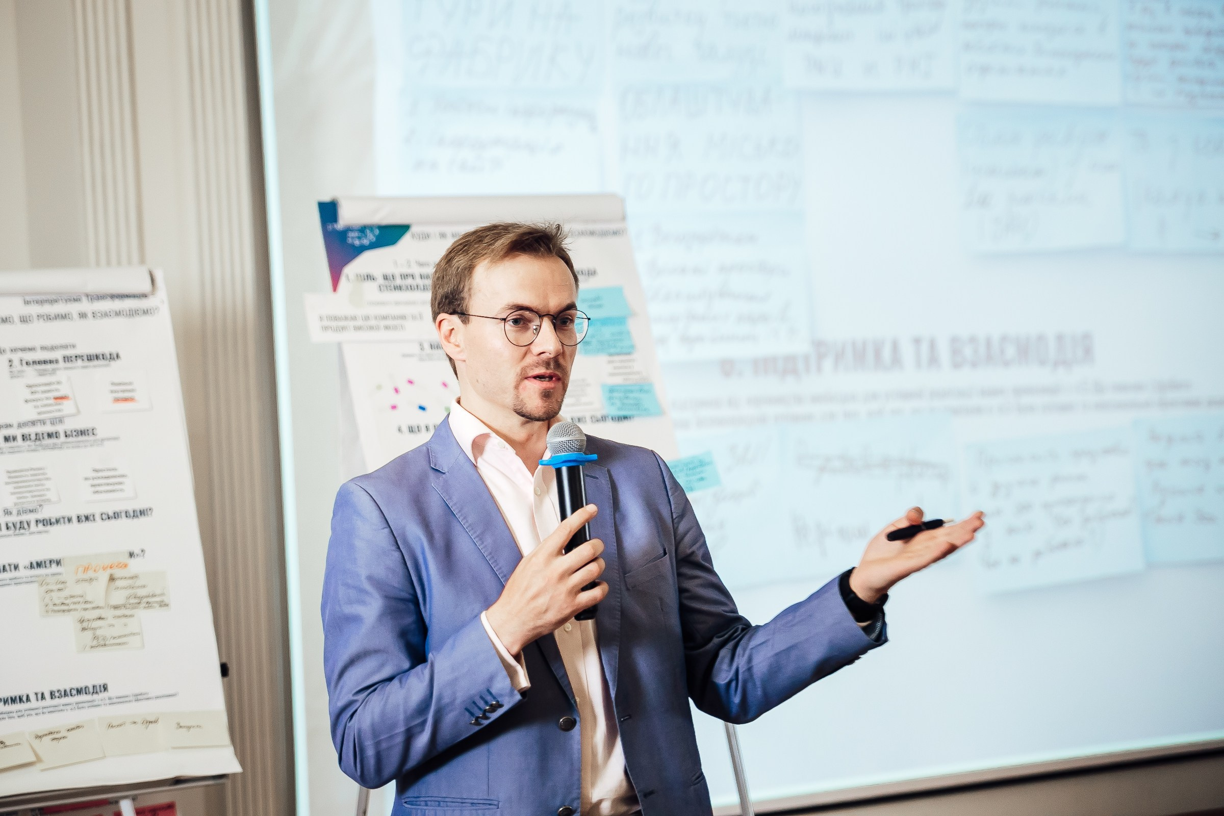 Фоторепортаж конференції. Тарас Бовт. Фотограф Львів. Портрети та репортаж з подій