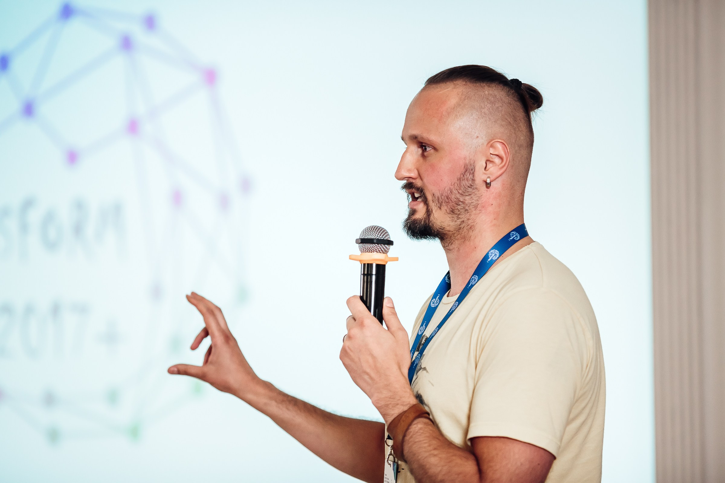 Фоторепортаж конференції. Тарас Бовт. Фотограф Львів. Портрети та репортаж з подій