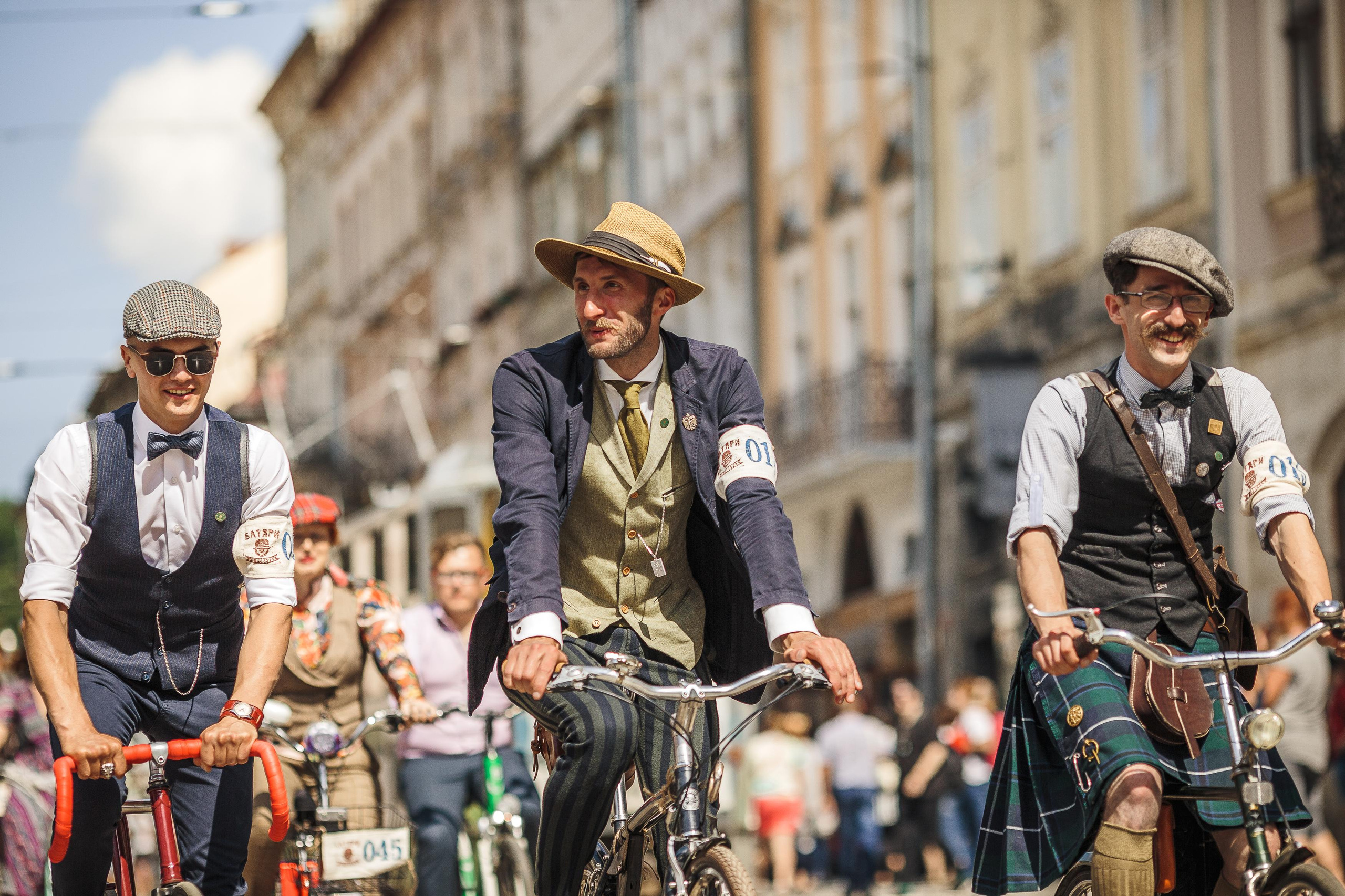 Батяри на роверах. Family Edition. Тарас Бовт. Фотограф Львів. Портрети та репортаж з подій