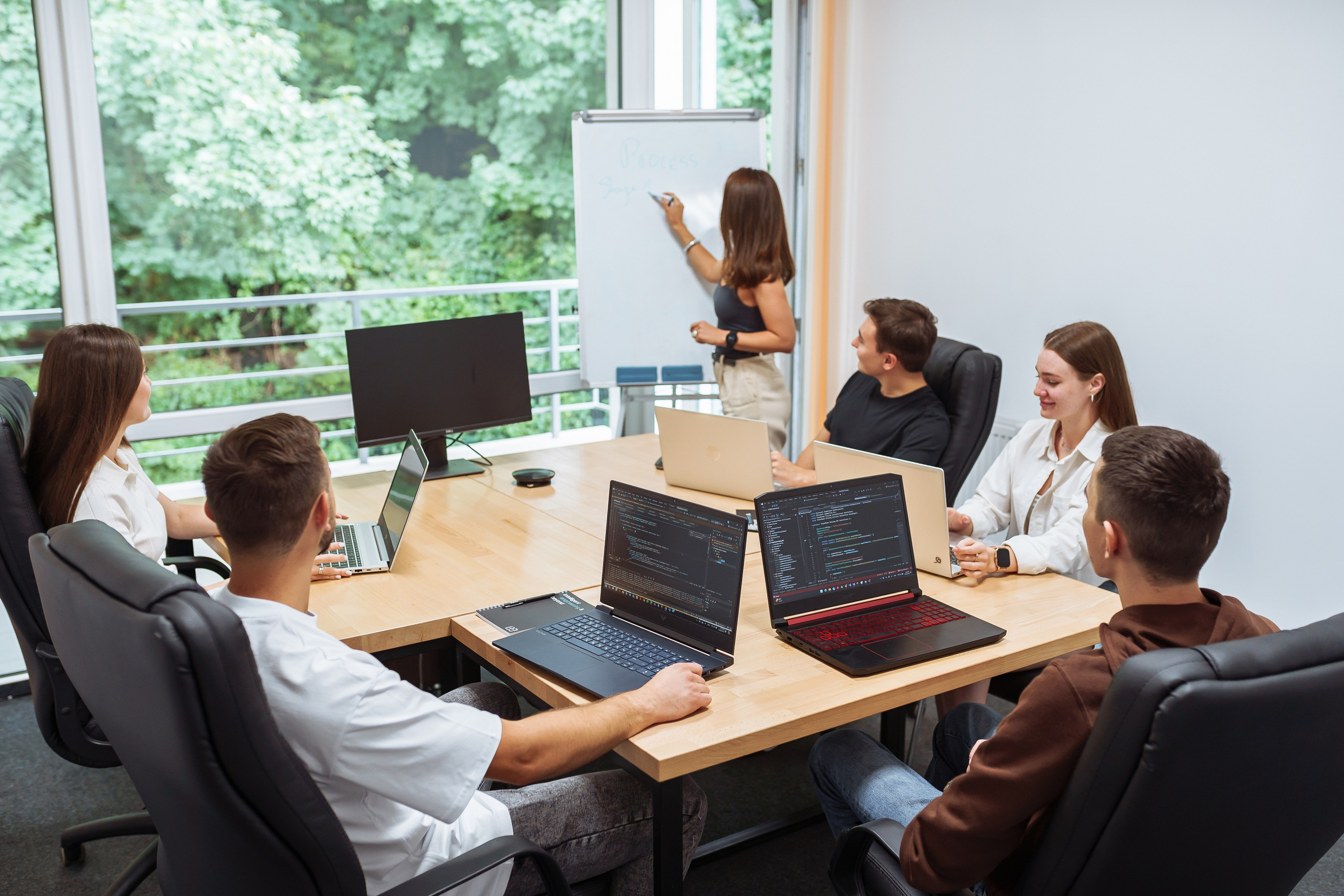 Фотосесія для іт-компанії, фотосесія команди, фото в офісі компанії. Тарас Бовт. Фотограф Львів. Портрети та репортаж з подій